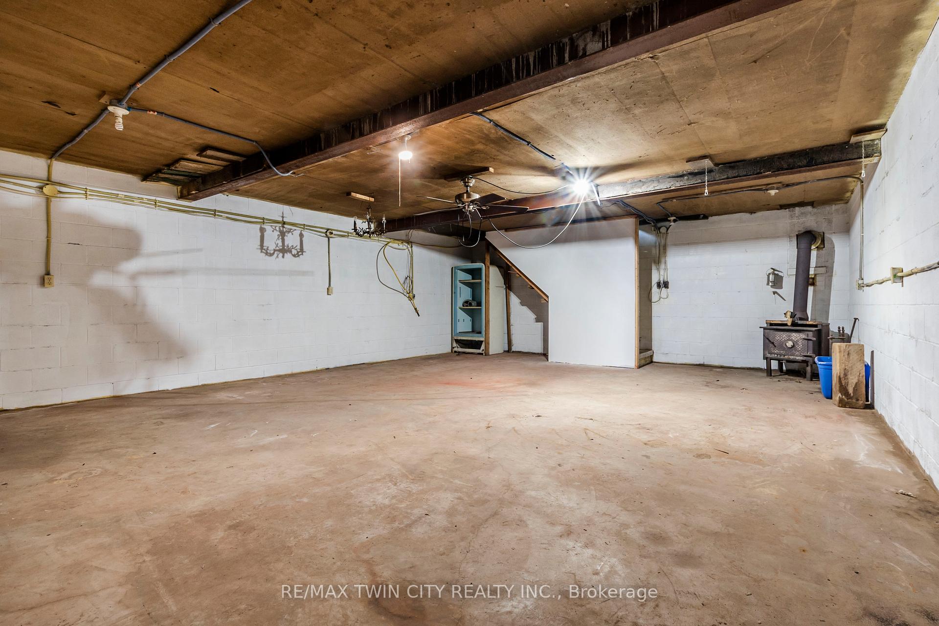 Photo 35 of 413 Carson Drive, Kitchener — HOMEH