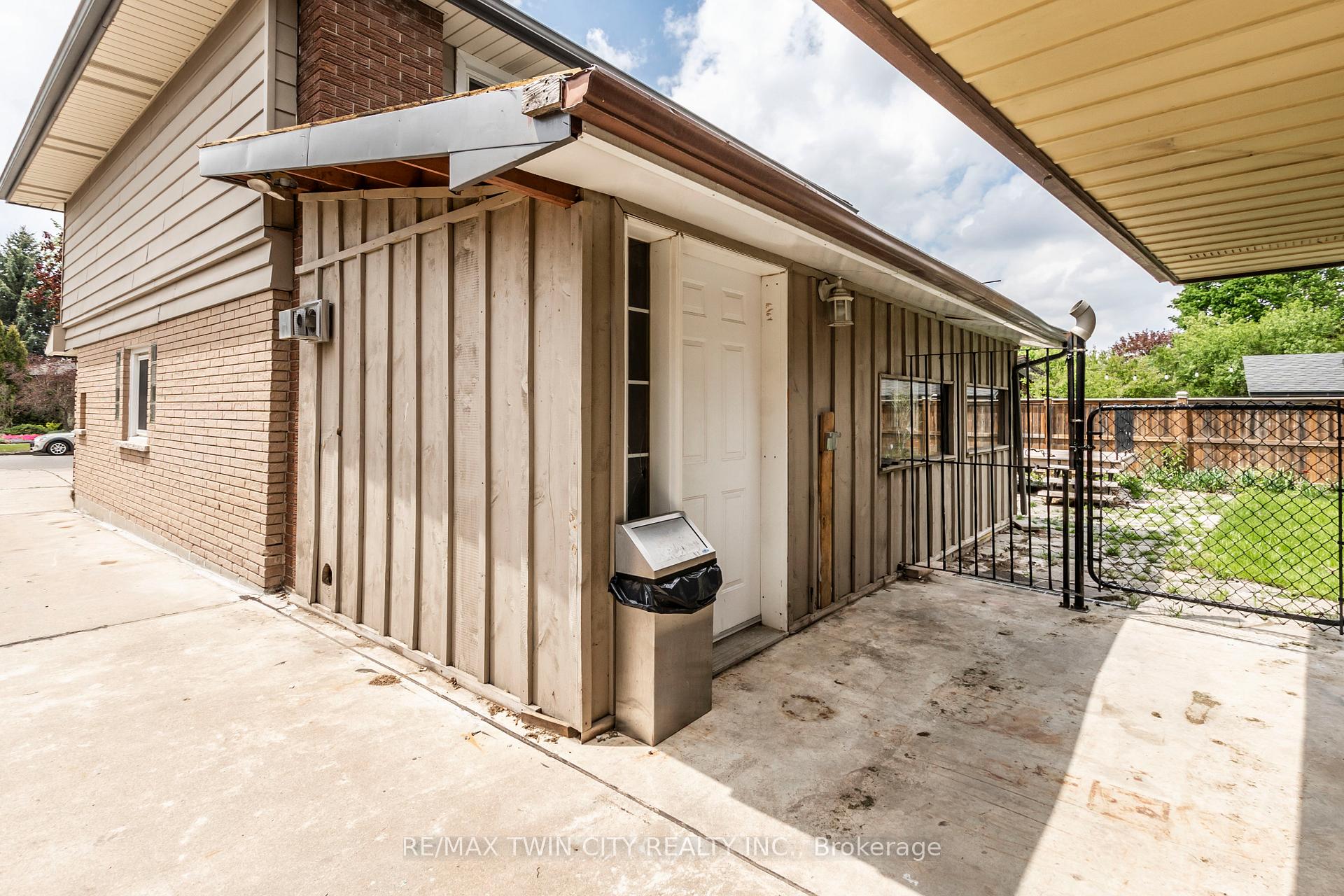 Photo 43 of 413 Carson Drive, Kitchener — HOMEH