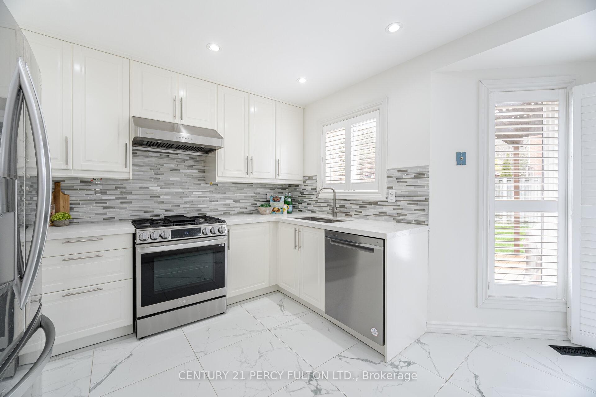 Photo 14 of 269 Hoover Drive, Pickering, Rougemount — HOMEH