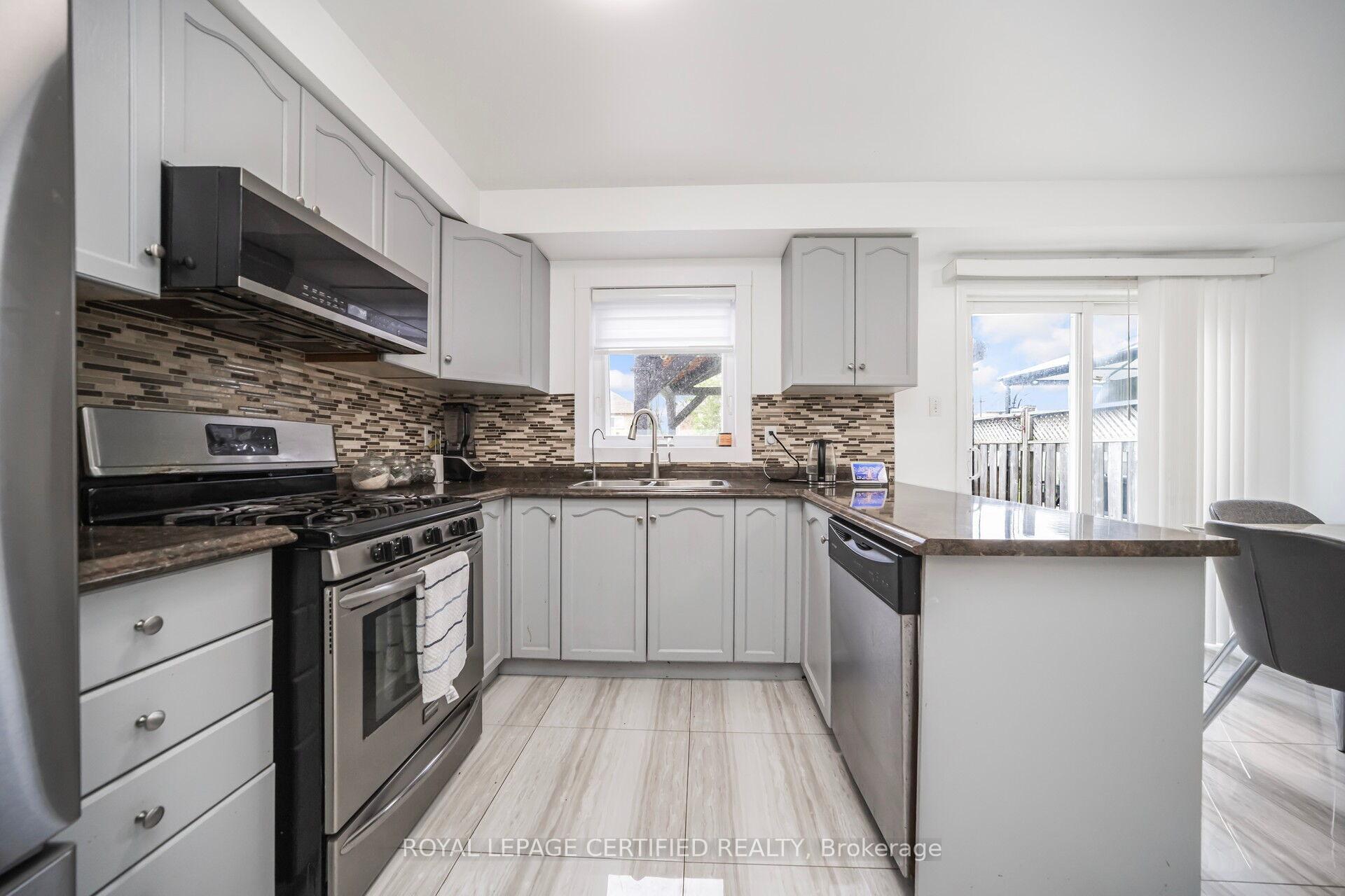 Photo 7 of 79 Native Landing, Brampton, Fletcher's Creek Village — HOMEH