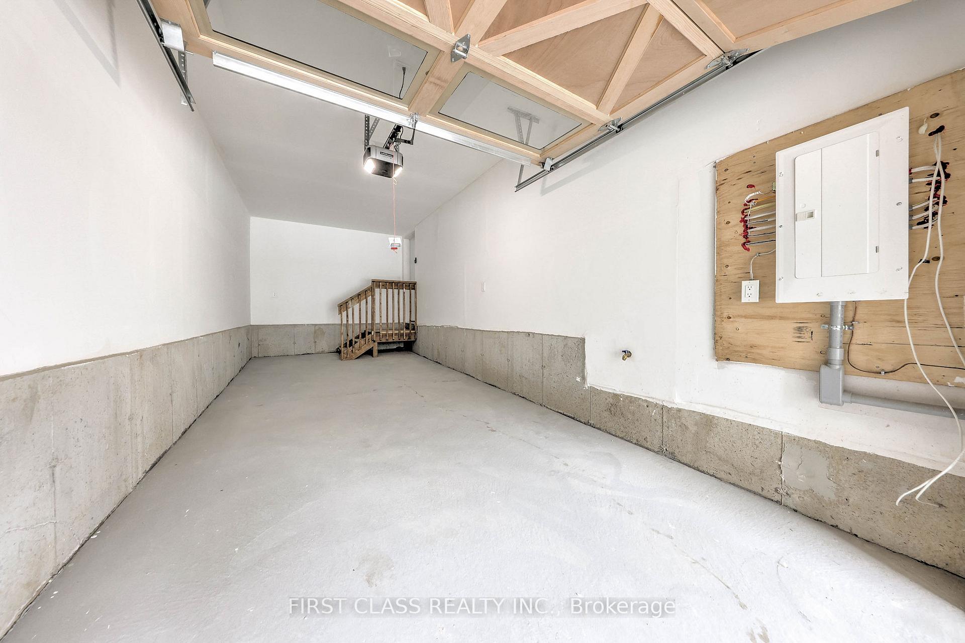 Photo 2 of 23 Pierre Berton Boulevard, Vaughan, Kleinburg — HOMEH
