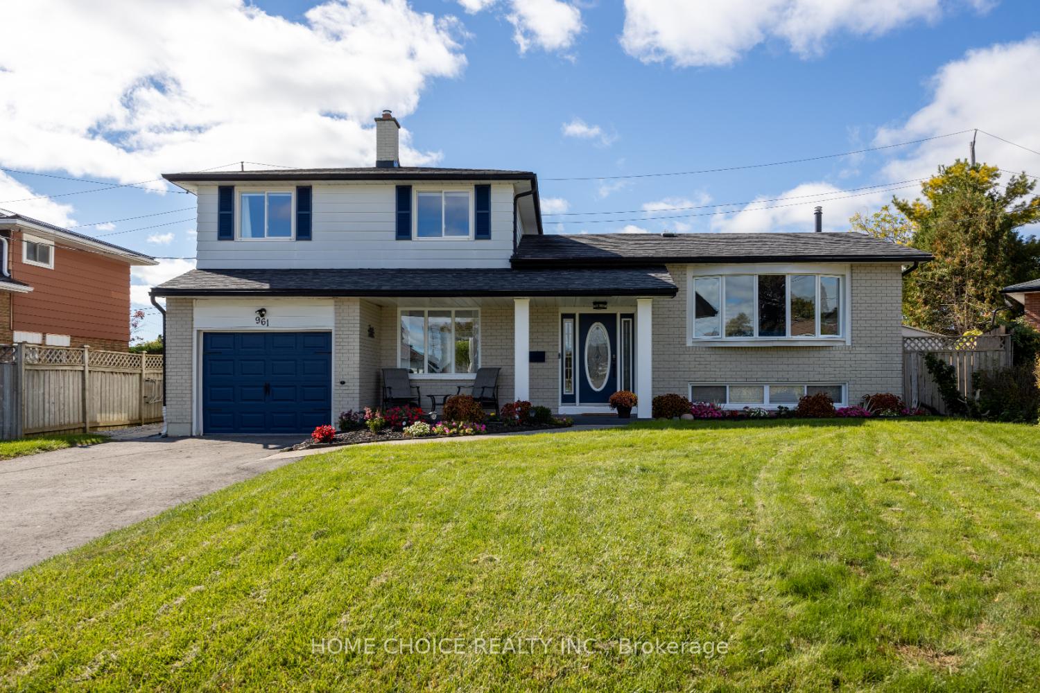 Front of 961 Curtis Crescent