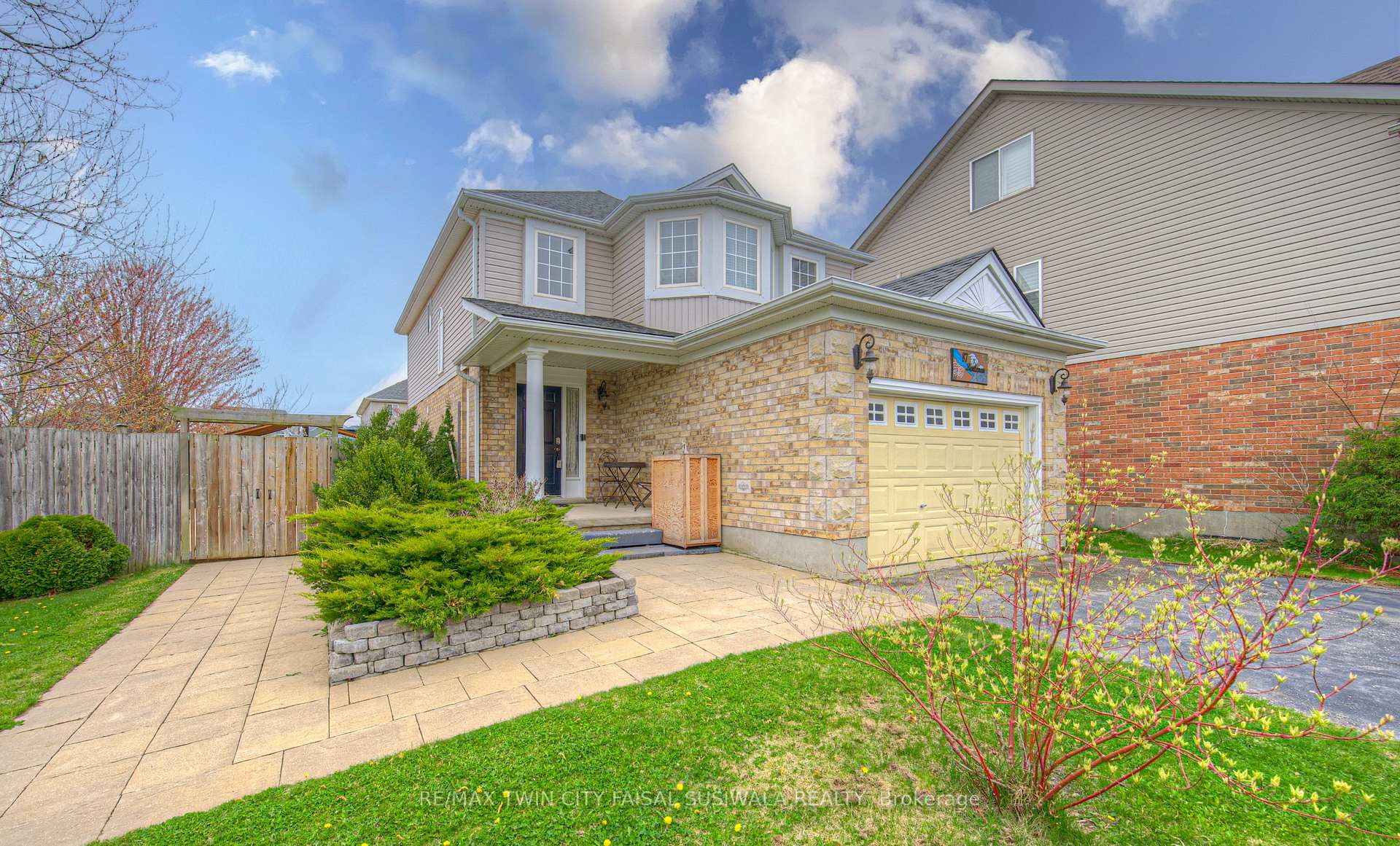 Photo 2 of 87 Bartleman Crescent, Cambridge — HOMEH