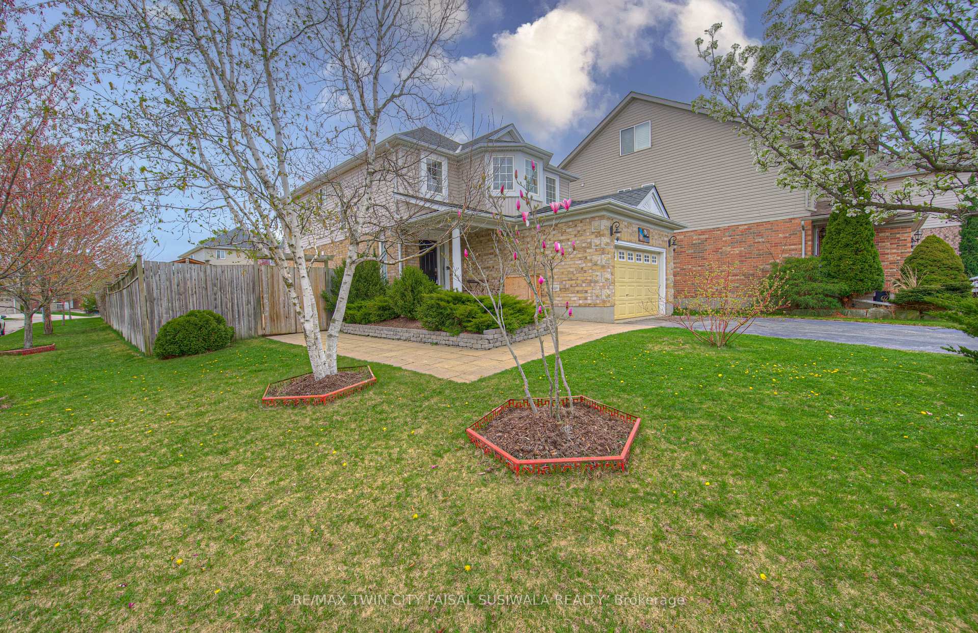 Photo 3 of 87 Bartleman Crescent, Cambridge — HOMEH