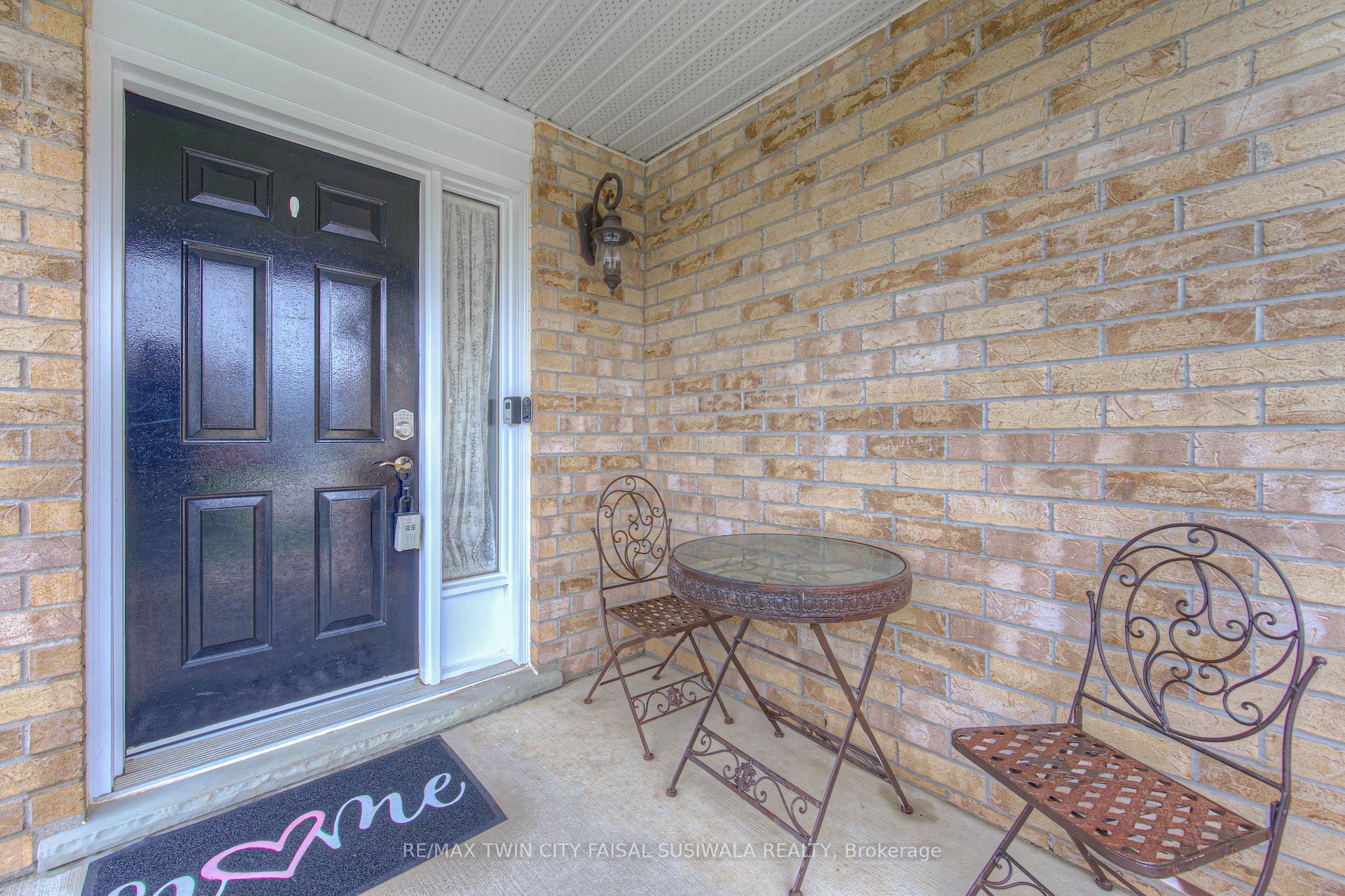 Photo 5 of 87 Bartleman Crescent, Cambridge — HOMEH