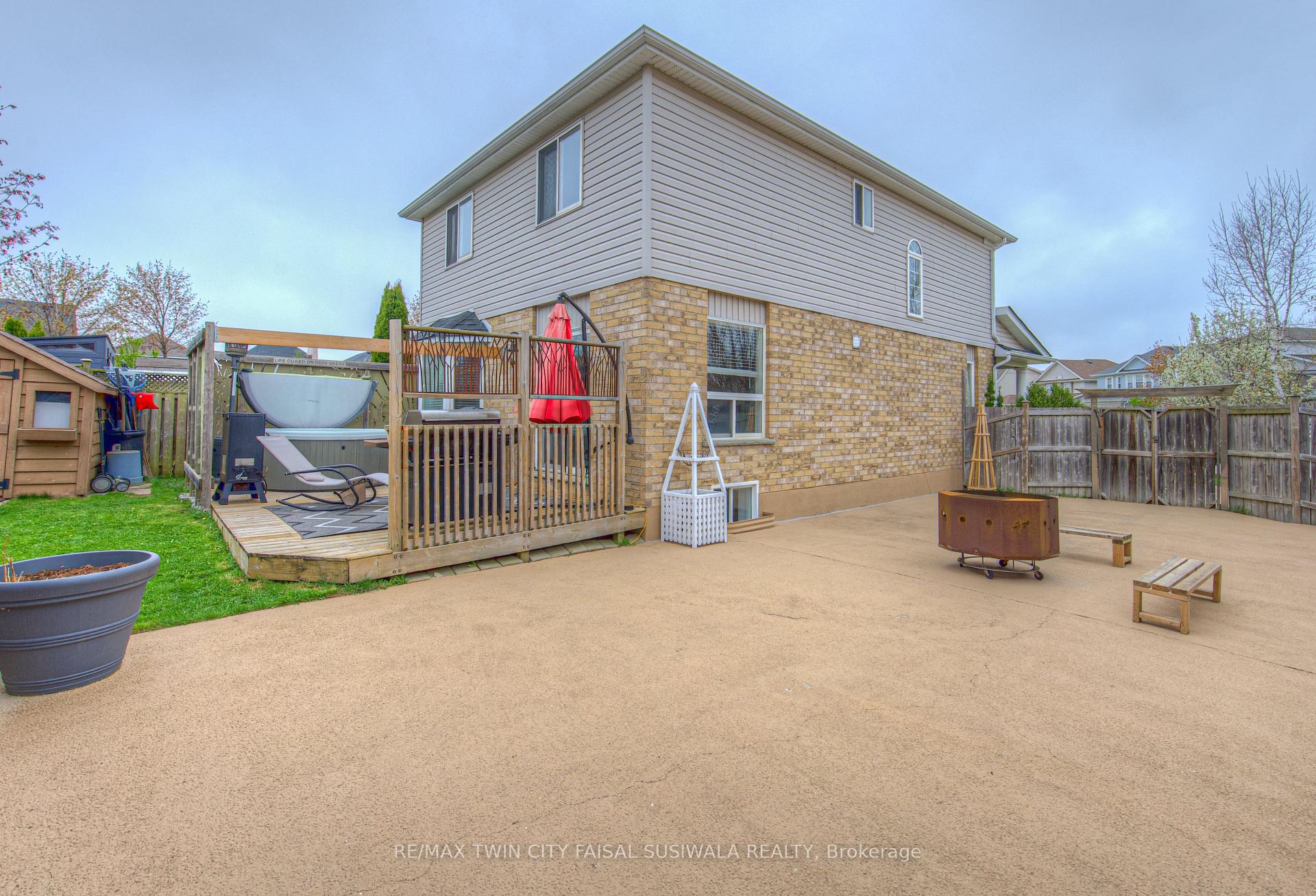 Photo 4 of 87 Bartleman Crescent, Cambridge — HOMEH