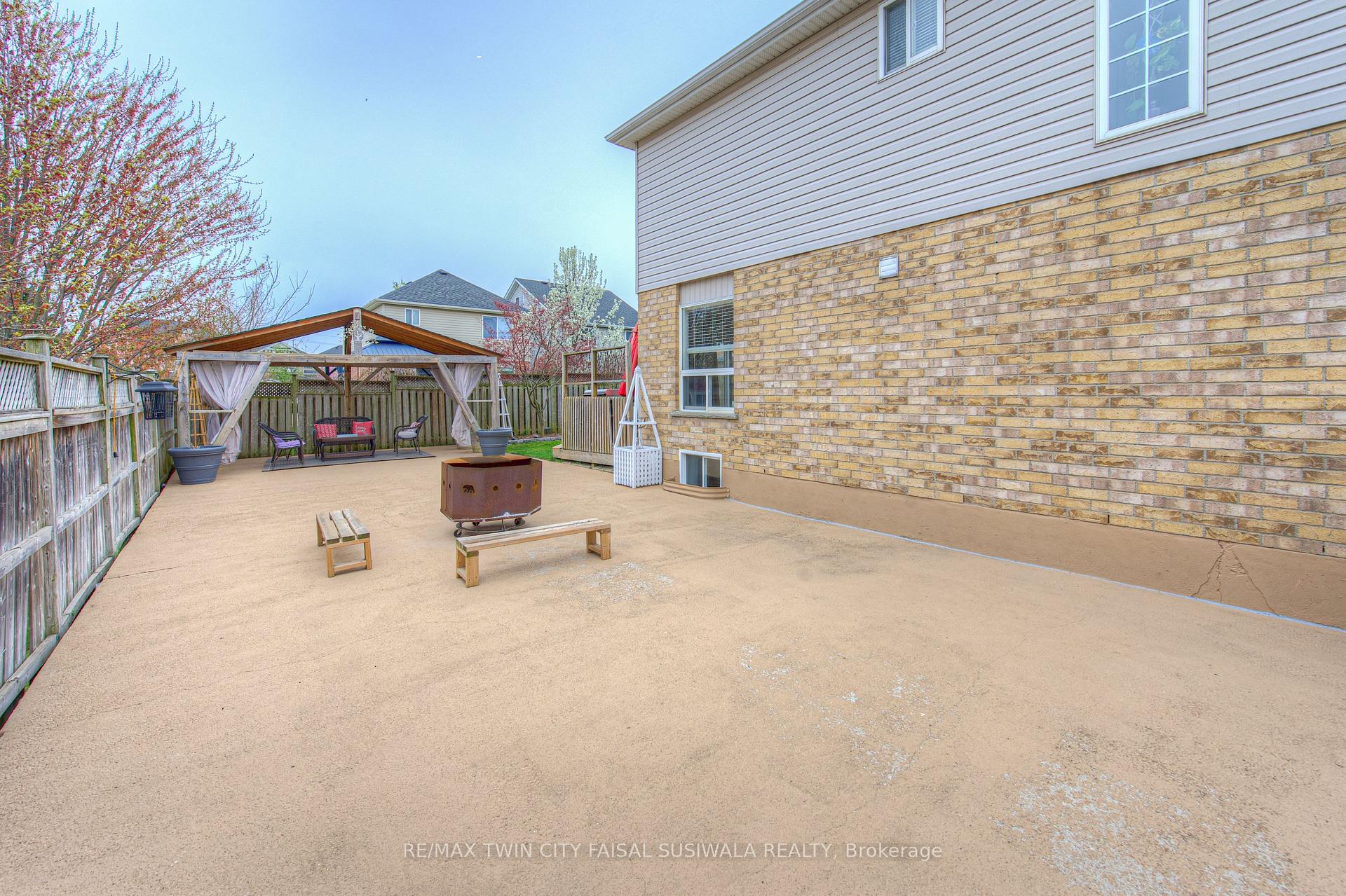 Photo 6 of 87 Bartleman Crescent, Cambridge — HOMEH
