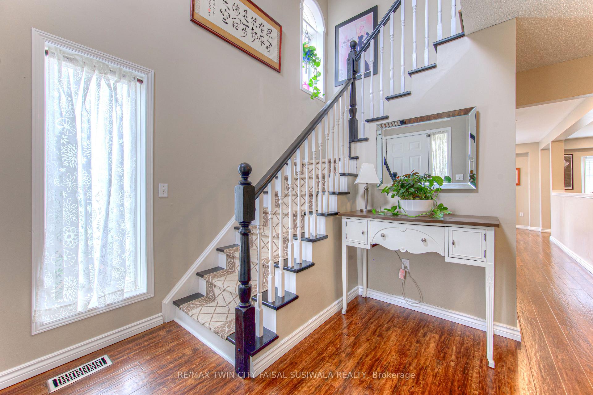 Photo 10 of 87 Bartleman Crescent, Cambridge — HOMEH