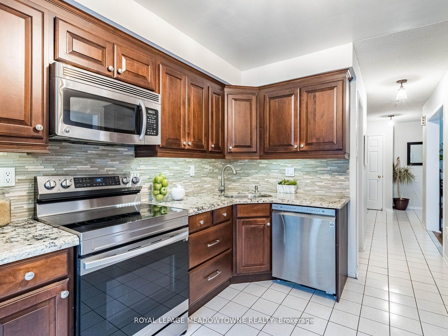 Photo 13 of 73 Townley Crescent, Brampton, Heart Lake West — HOMEH