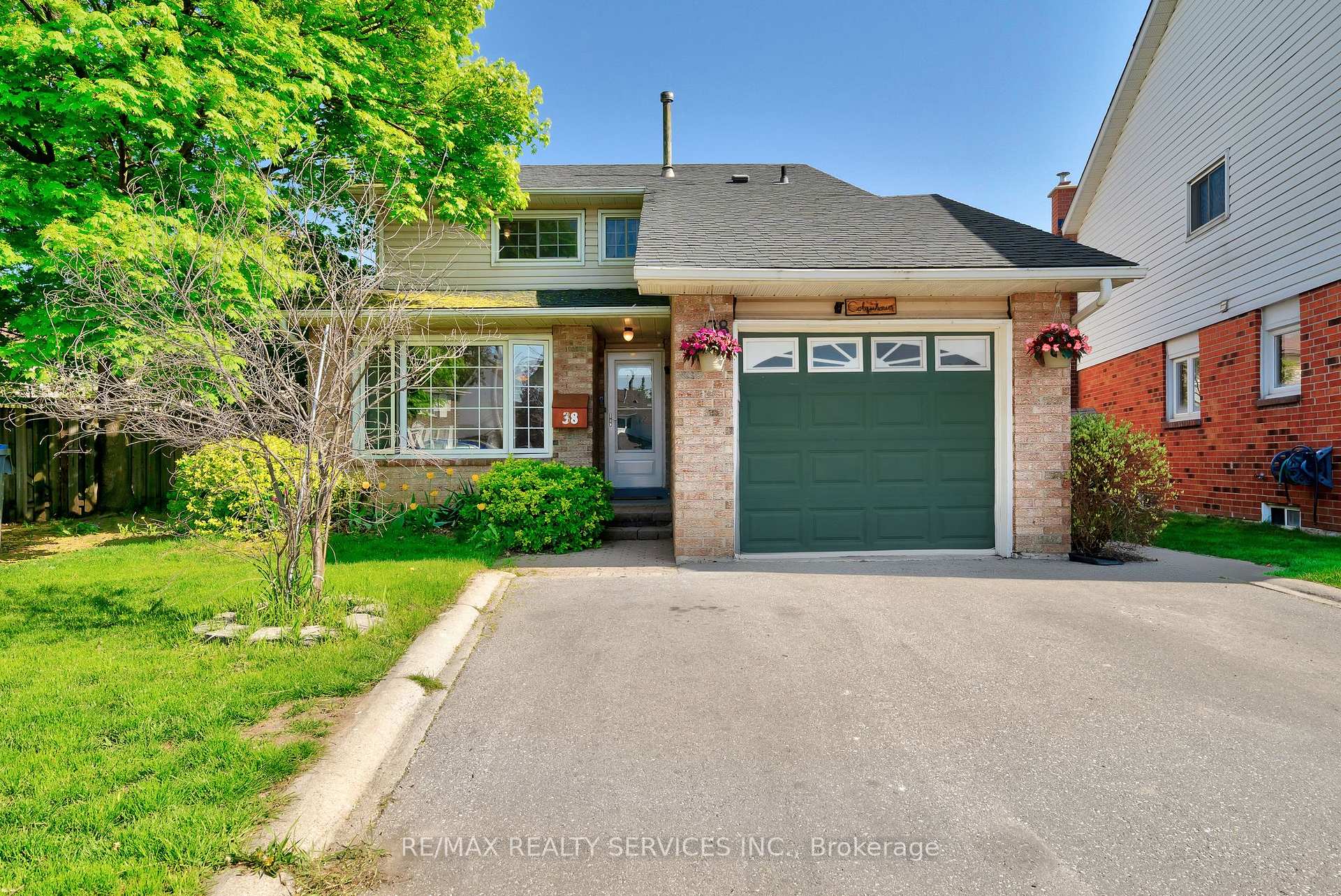 Photo 1 of 38 Omega Square, Brampton, Heart Lake East — HOMEH