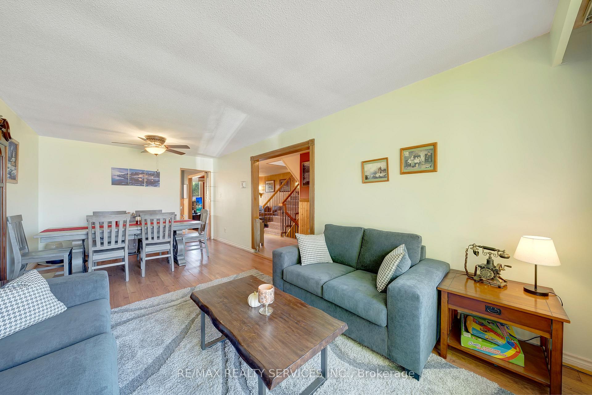 Photo 4 of 38 Omega Square, Brampton, Heart Lake East — HOMEH