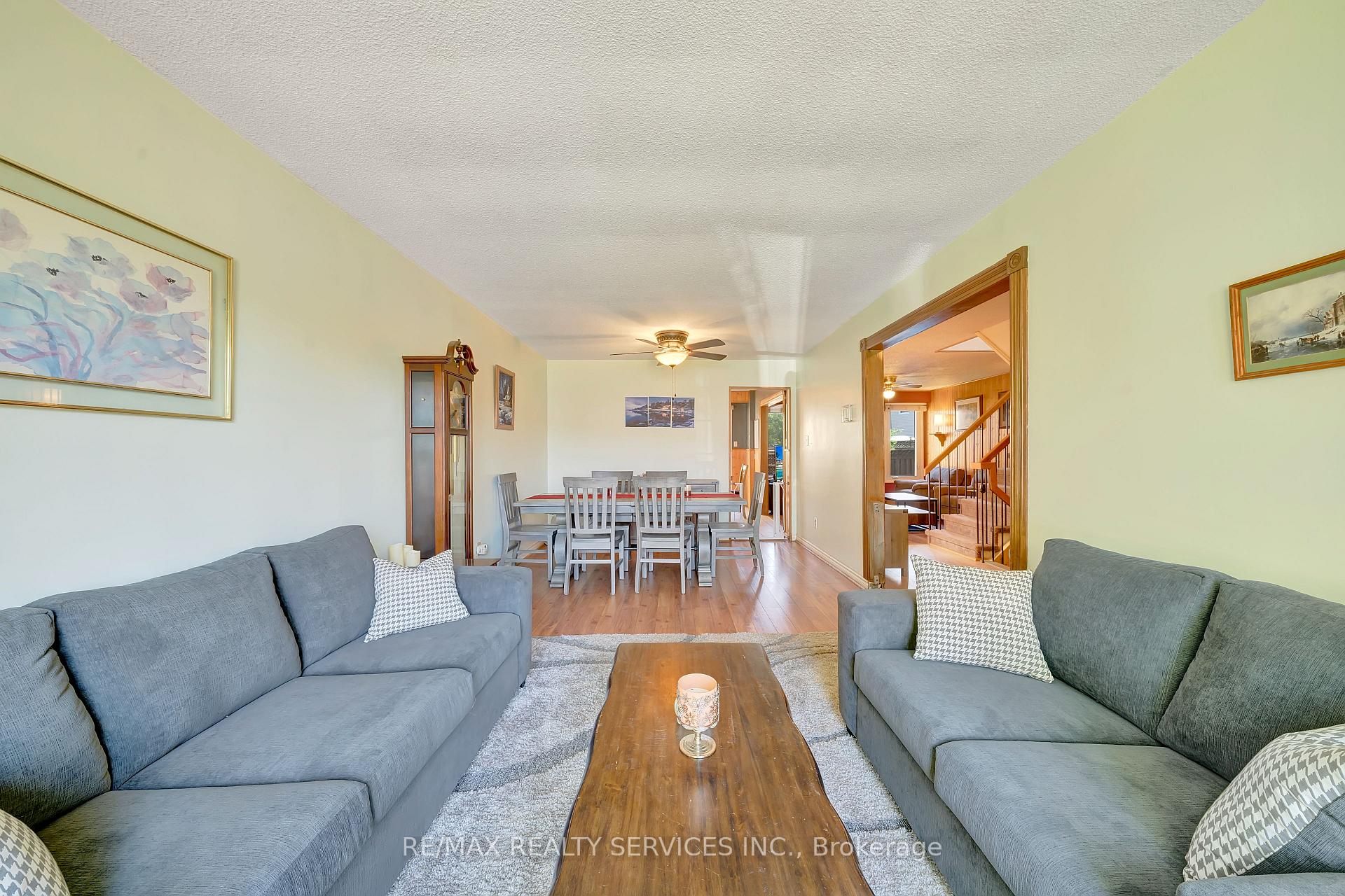 Photo 5 of 38 Omega Square, Brampton, Heart Lake East — HOMEH