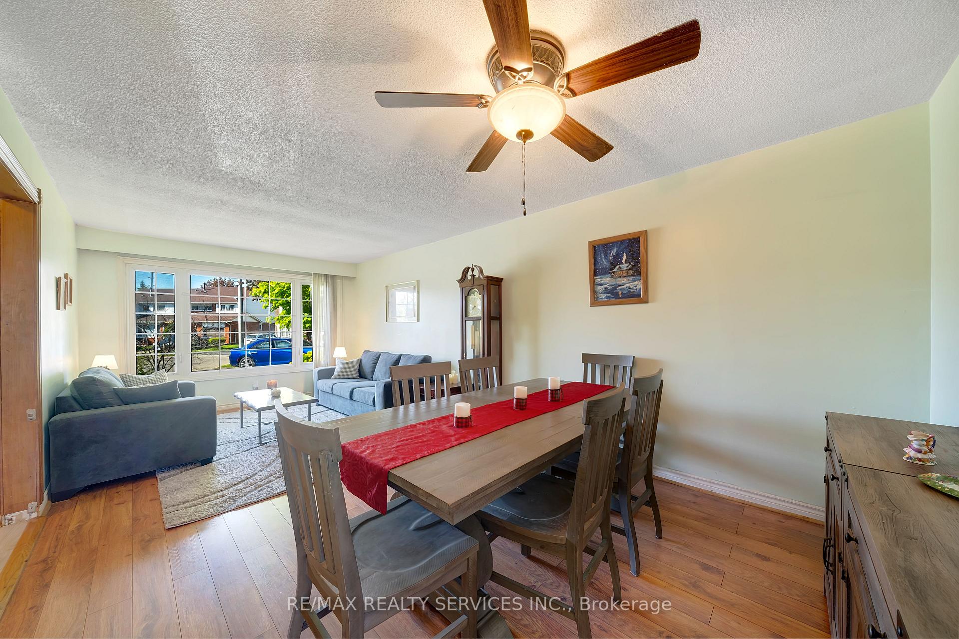 Photo 9 of 38 Omega Square, Brampton, Heart Lake East — HOMEH
