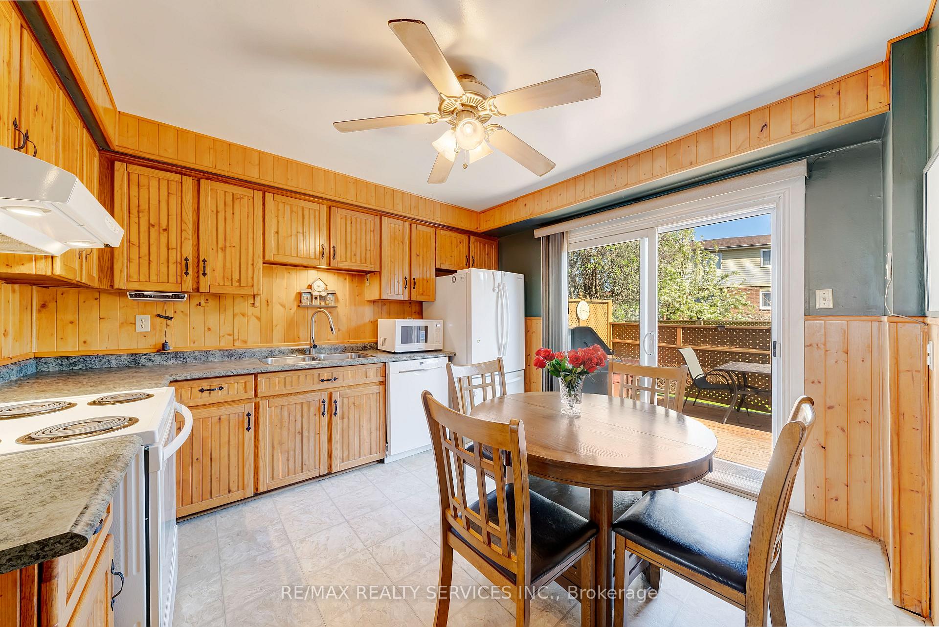 Photo 6 of 38 Omega Square, Brampton, Heart Lake East — HOMEH