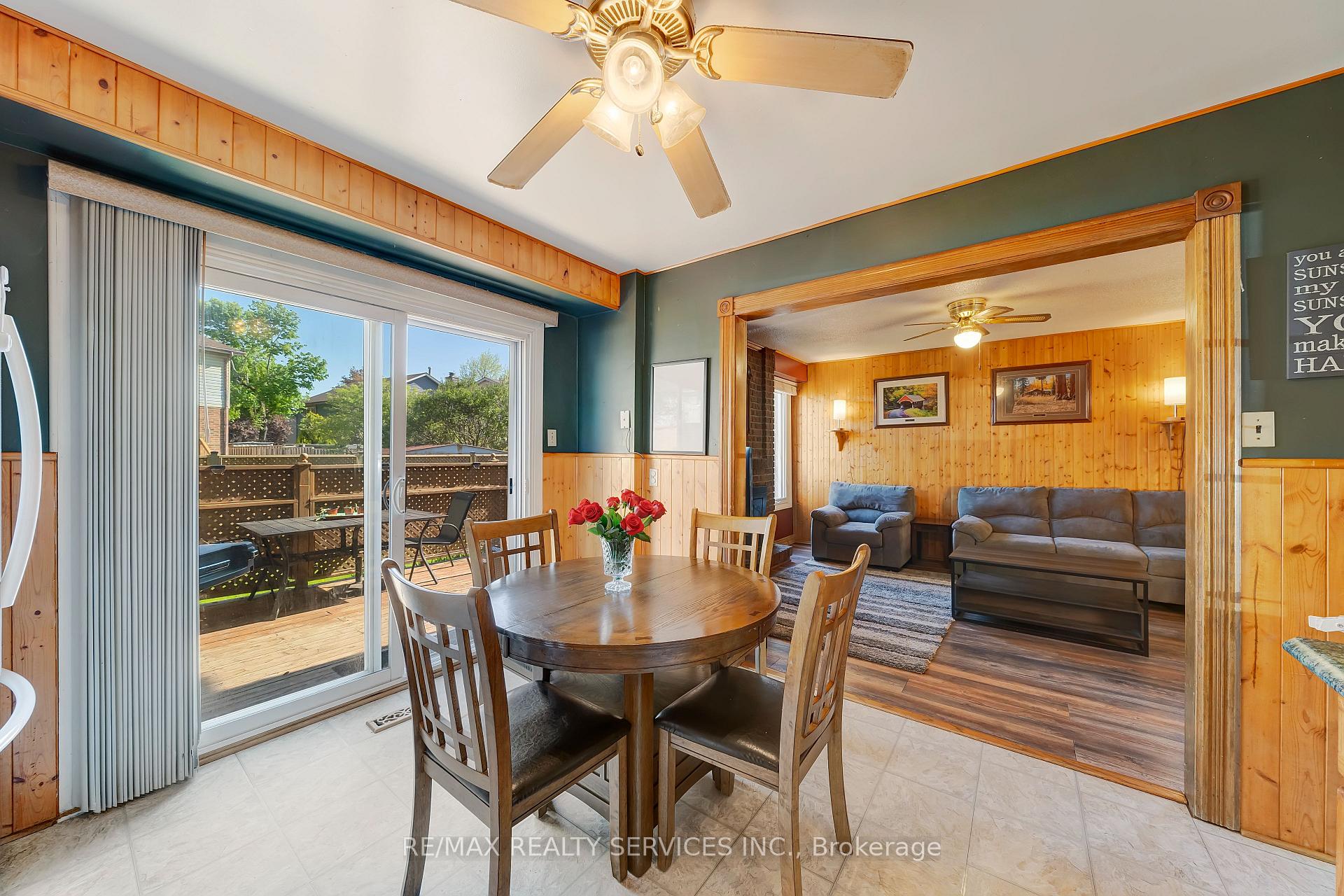 Photo 10 of 38 Omega Square, Brampton, Heart Lake East — HOMEH