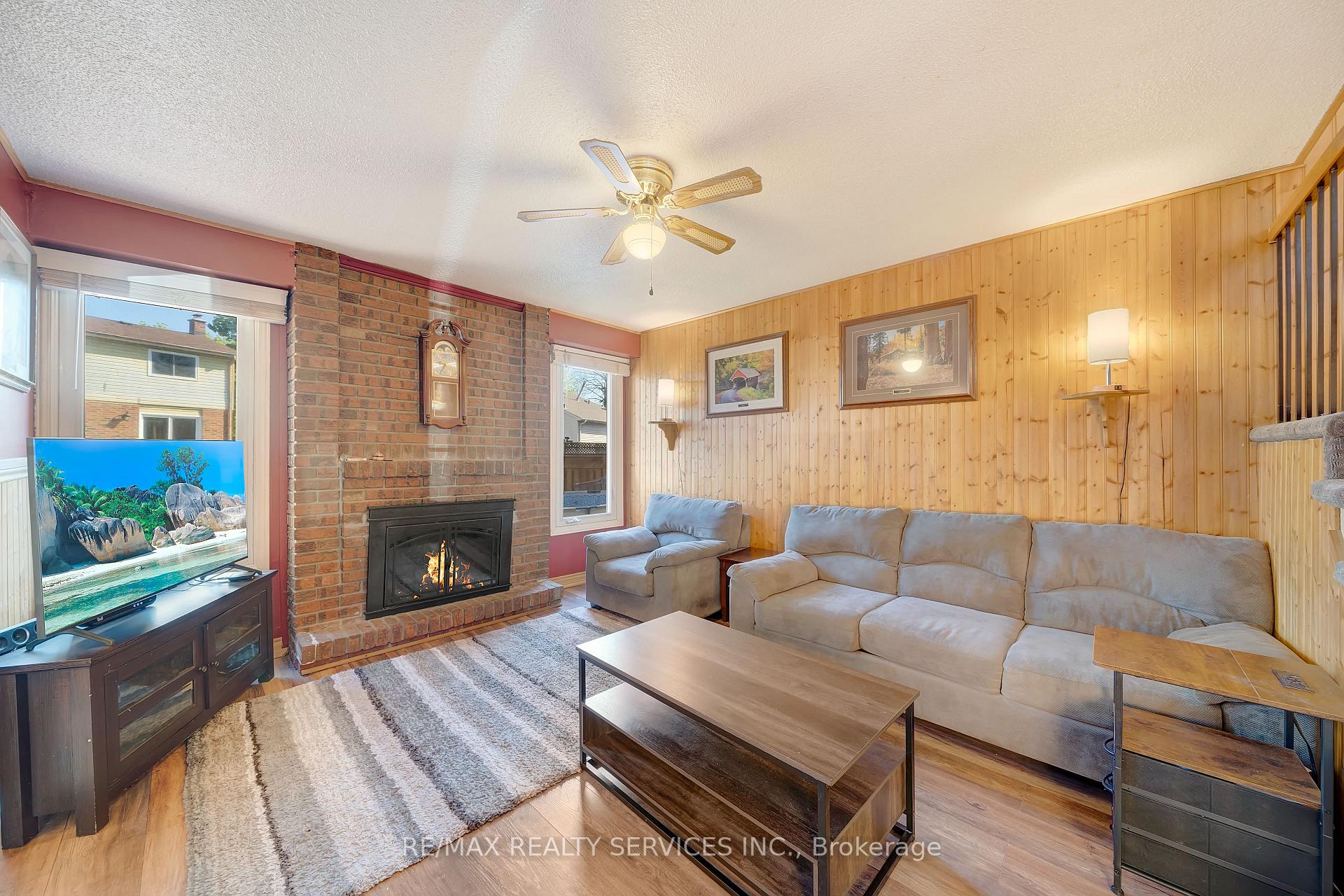 Photo 12 of 38 Omega Square, Brampton, Heart Lake East — HOMEH