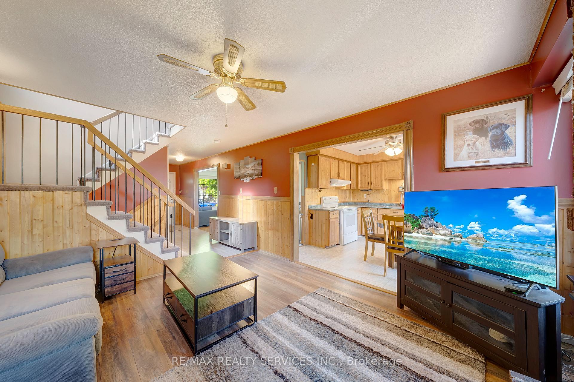 Photo 15 of 38 Omega Square, Brampton, Heart Lake East — HOMEH
