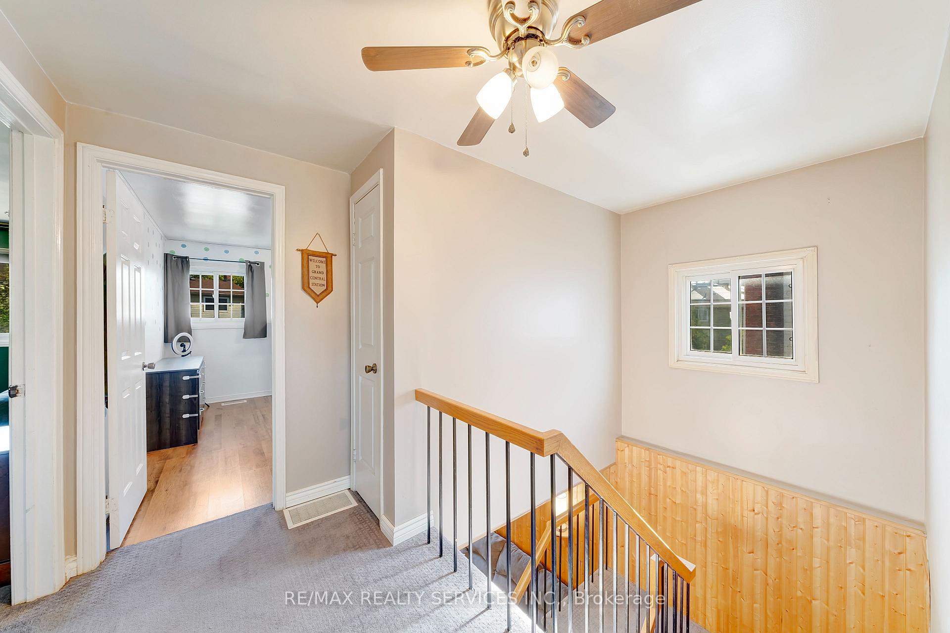 Photo 11 of 38 Omega Square, Brampton, Heart Lake East — HOMEH