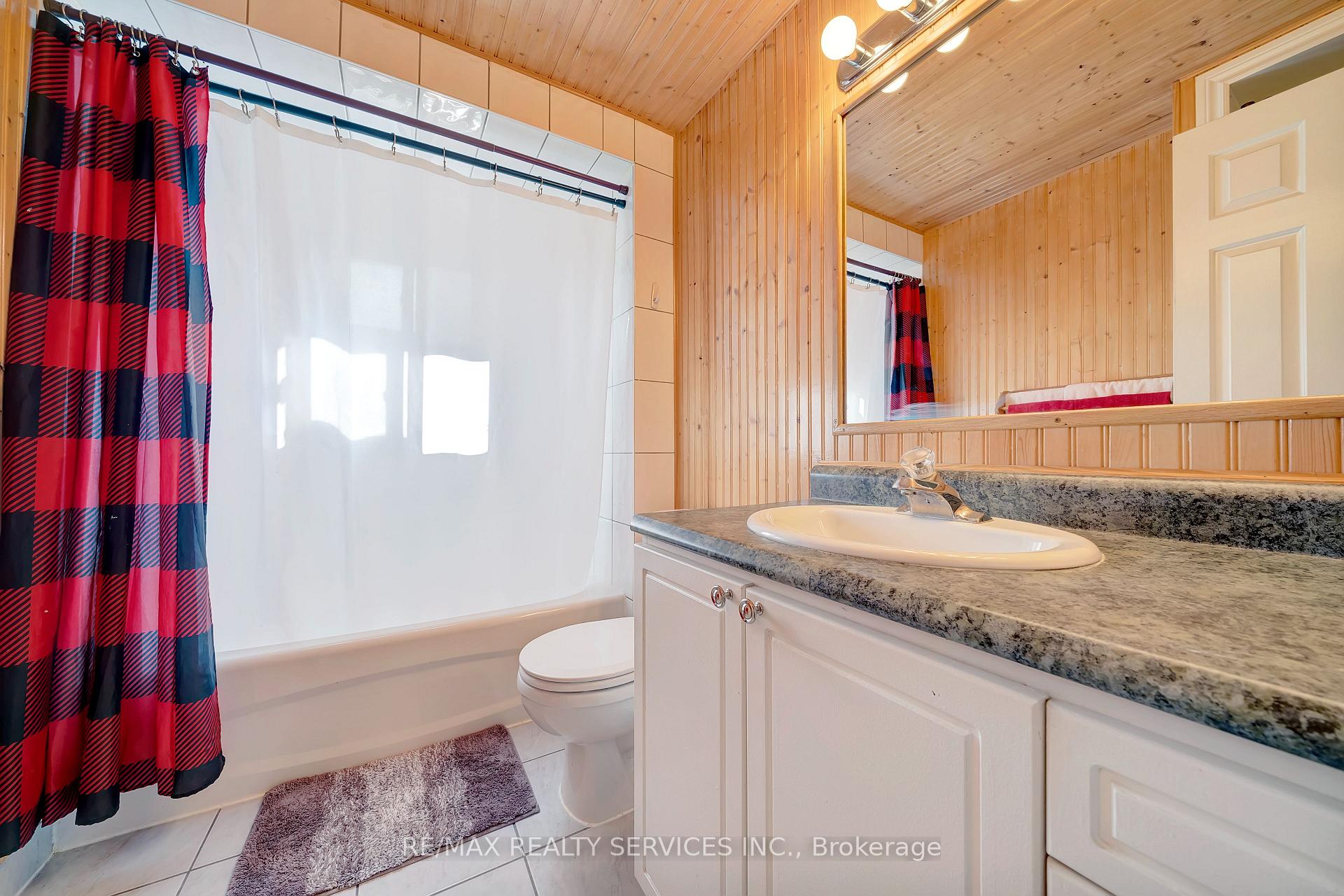 Photo 18 of 38 Omega Square, Brampton, Heart Lake East — HOMEH