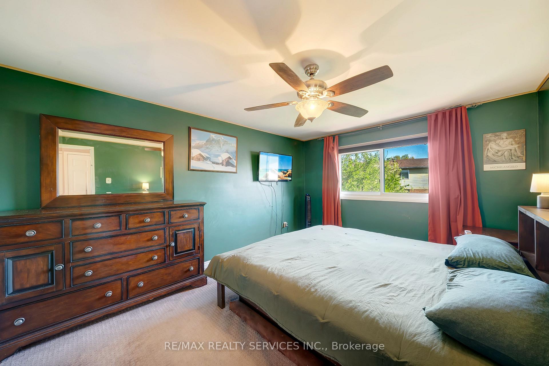 Photo 17 of 38 Omega Square, Brampton, Heart Lake East — HOMEH