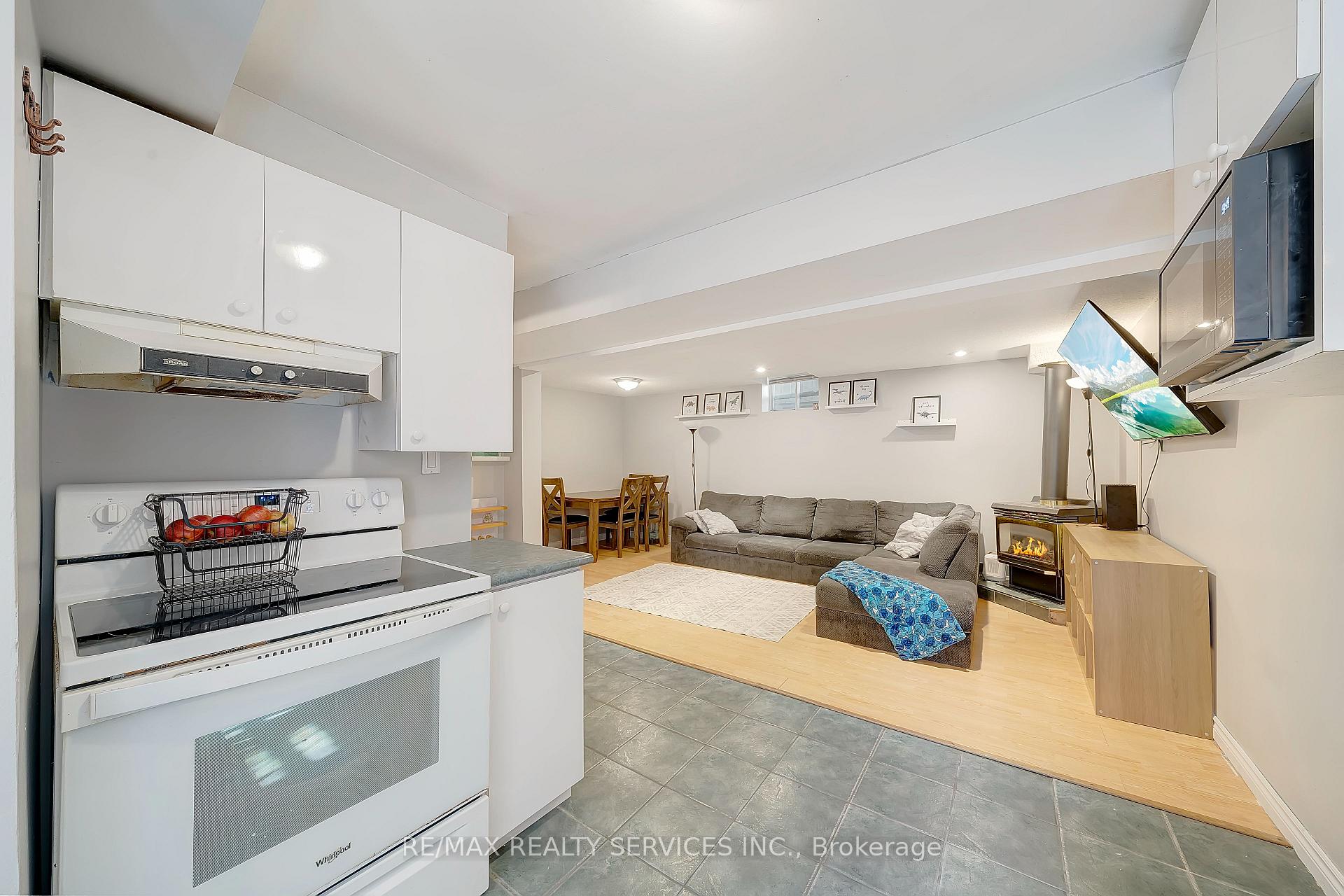 Photo 22 of 38 Omega Square, Brampton, Heart Lake East — HOMEH