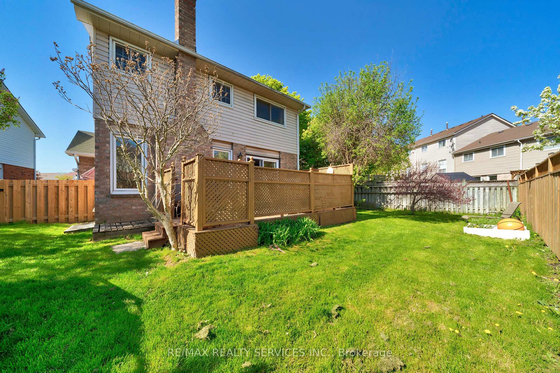 Photo 26 of 38 Omega Square, Brampton, Heart Lake East — HOMEH