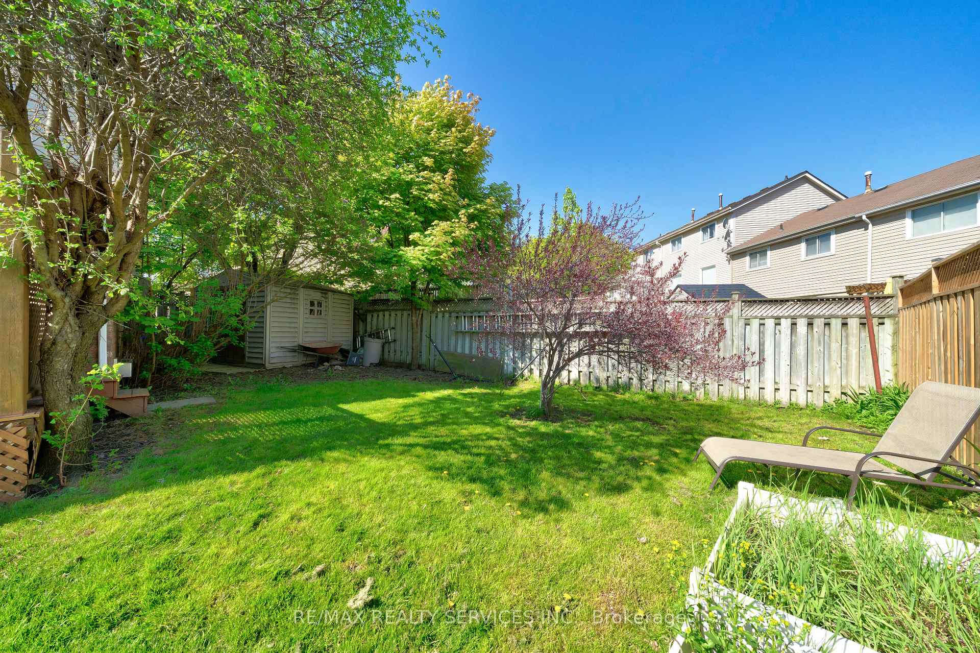 Photo 28 of 38 Omega Square, Brampton, Heart Lake East — HOMEH