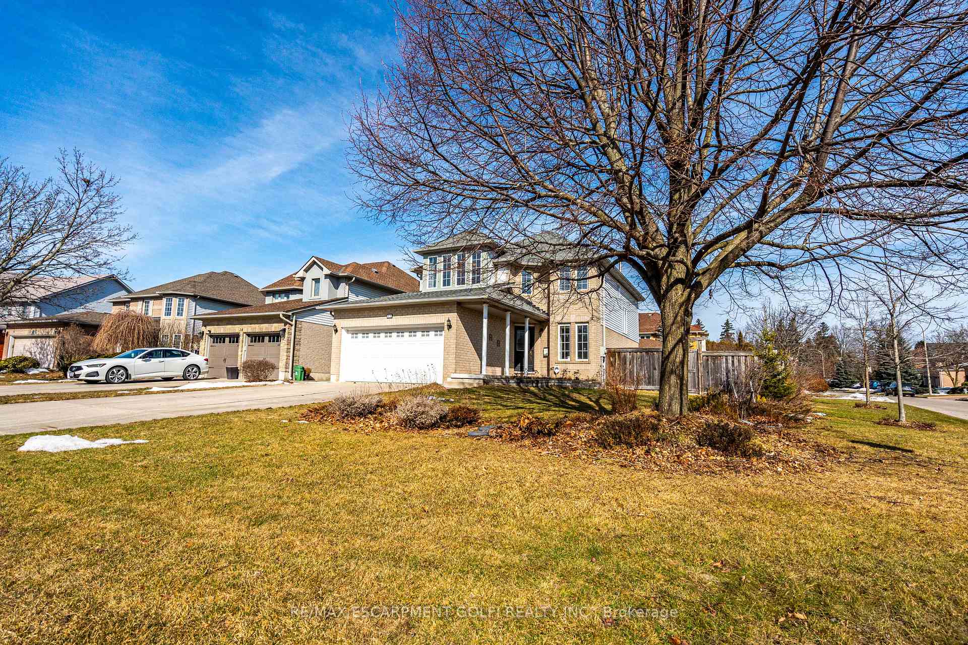 Photo 7 of 22 Bridgeport Crescent, Hamilton, Meadowlands — HOMEH