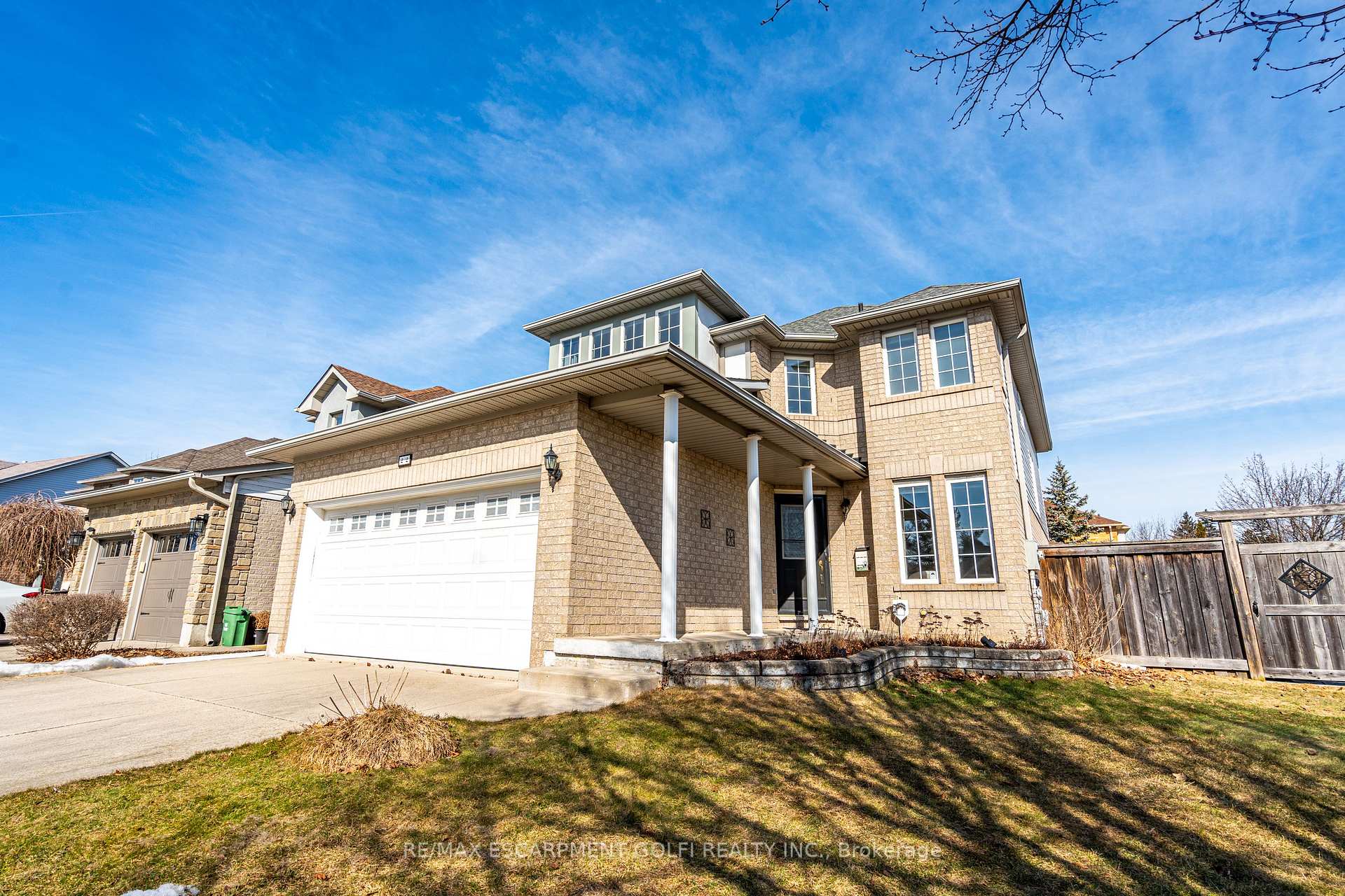 Photo 2 of 22 Bridgeport Crescent, Hamilton, Meadowlands — HOMEH
