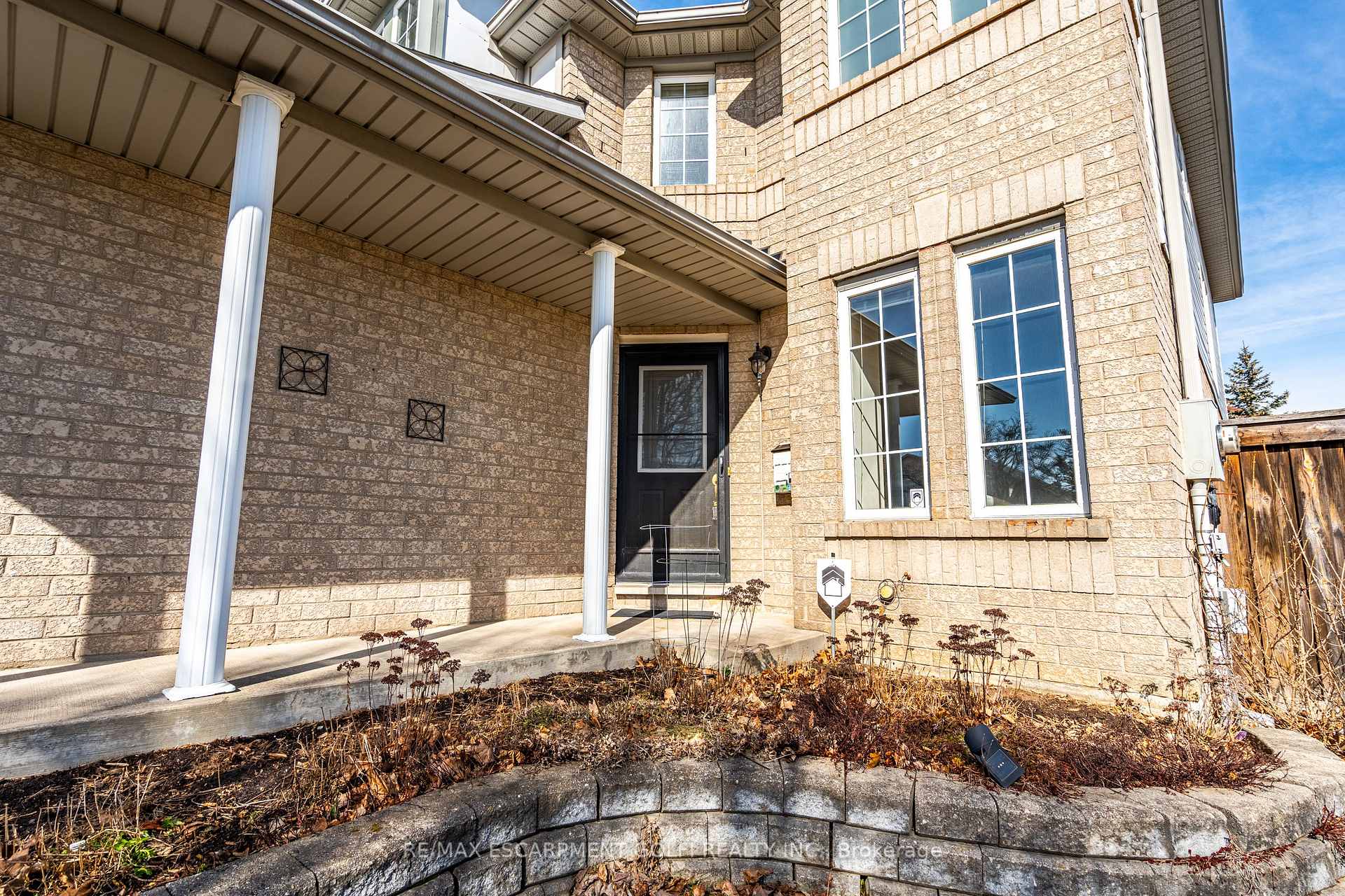 Photo 6 of 22 Bridgeport Crescent, Hamilton, Meadowlands — HOMEH
