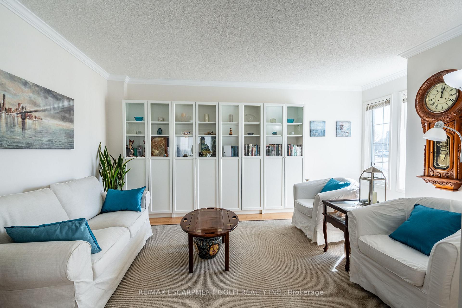 Photo 8 of 22 Bridgeport Crescent, Hamilton, Meadowlands — HOMEH