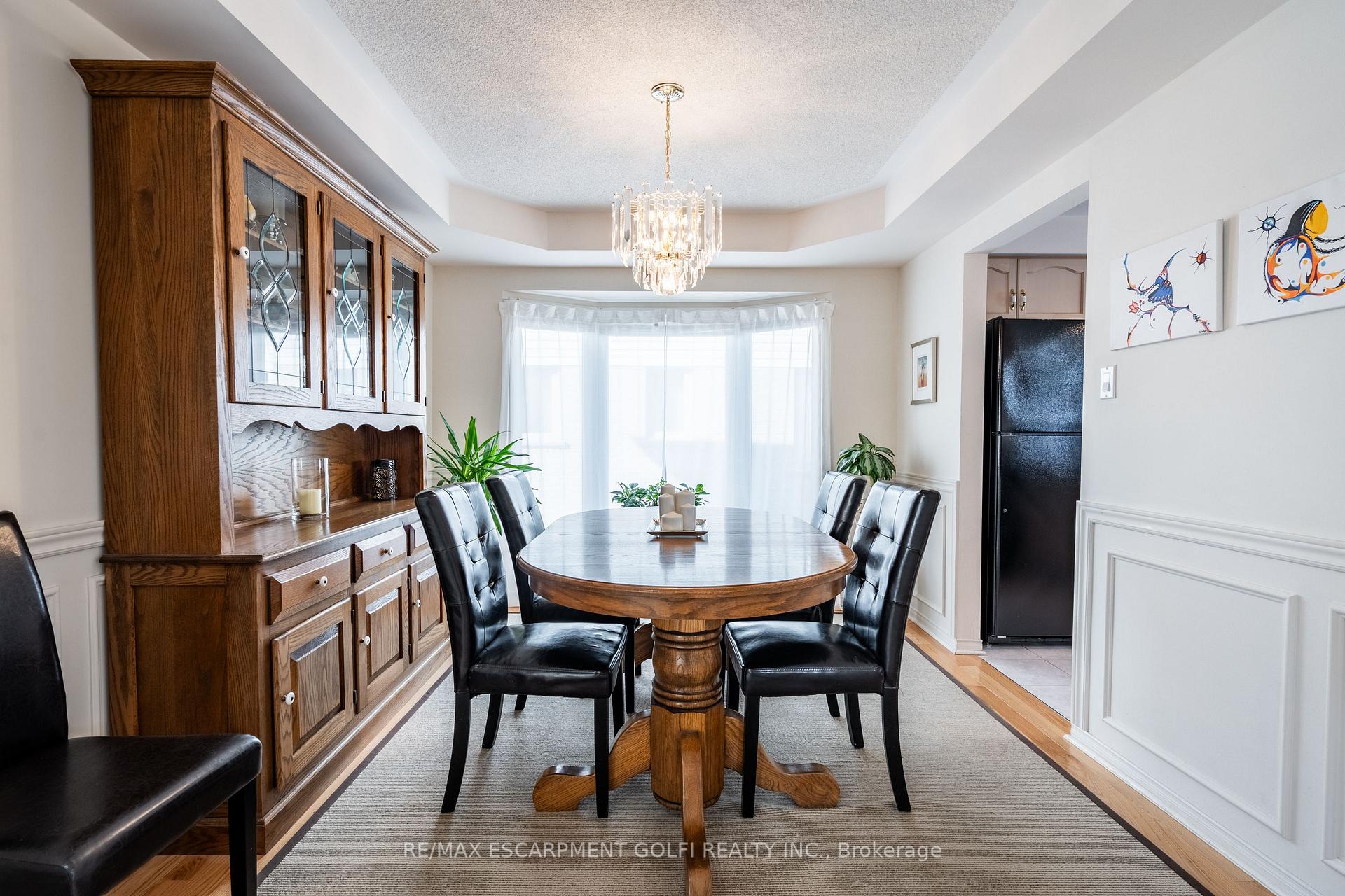 Photo 10 of 22 Bridgeport Crescent, Hamilton, Meadowlands — HOMEH
