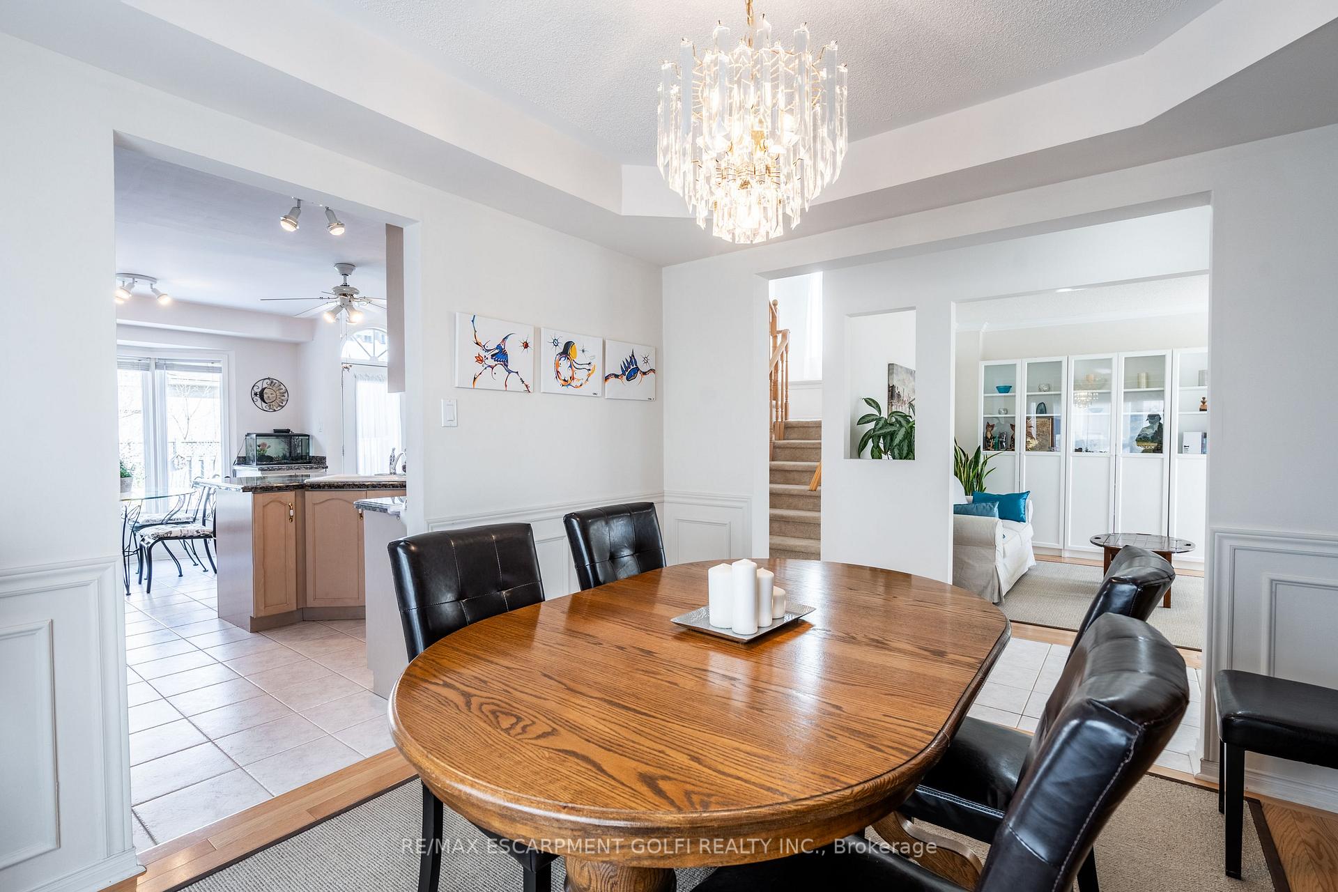 Photo 11 of 22 Bridgeport Crescent, Hamilton, Meadowlands — HOMEH