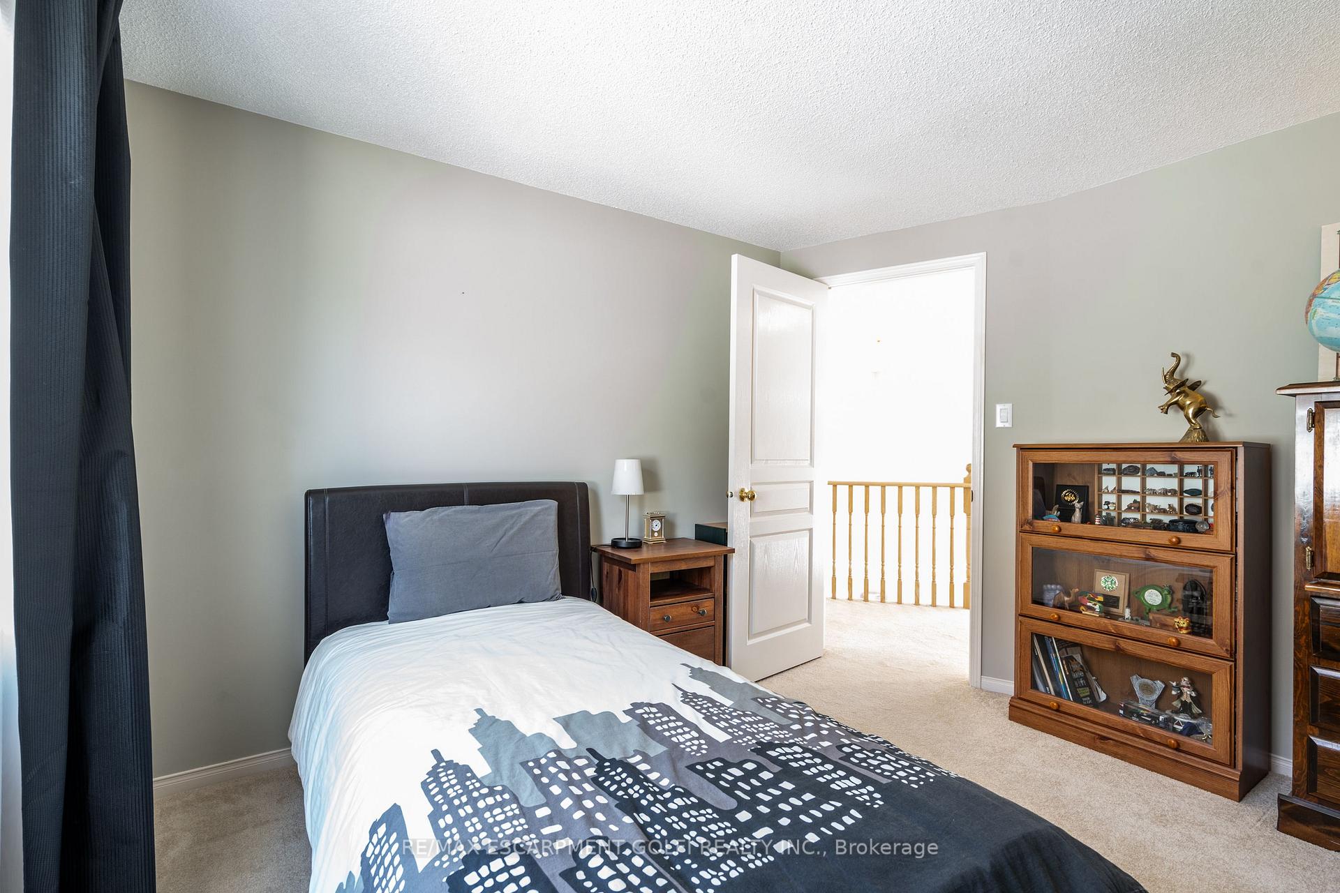 Photo 22 of 22 Bridgeport Crescent, Hamilton, Meadowlands — HOMEH