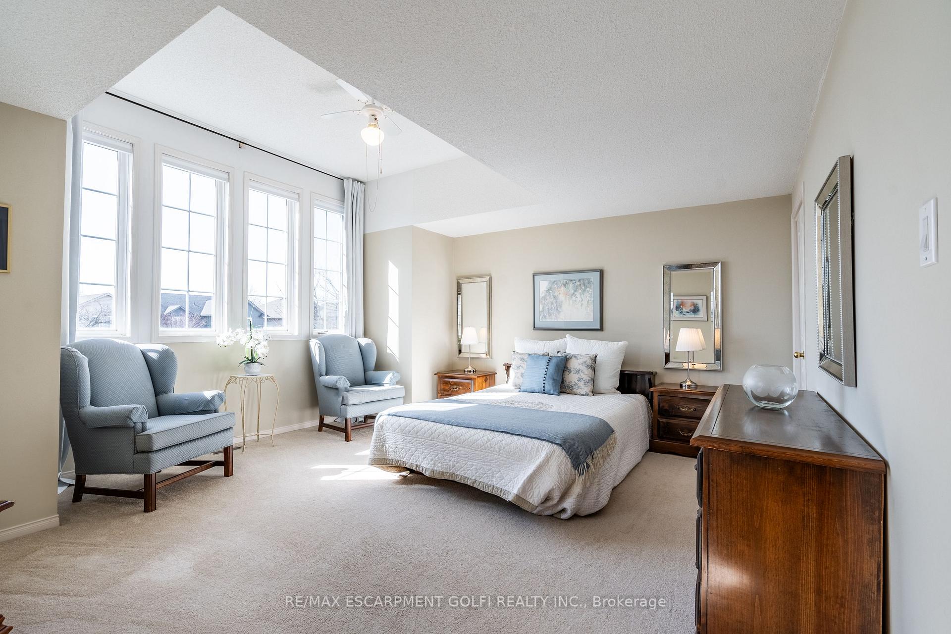 Photo 25 of 22 Bridgeport Crescent, Hamilton, Meadowlands — HOMEH