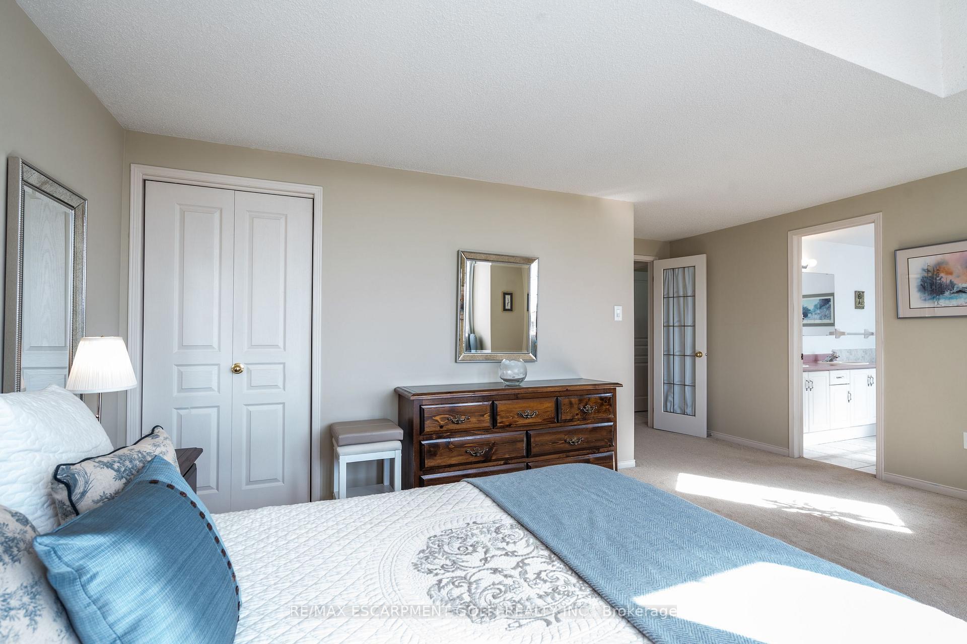 Photo 29 of 22 Bridgeport Crescent, Hamilton, Meadowlands — HOMEH