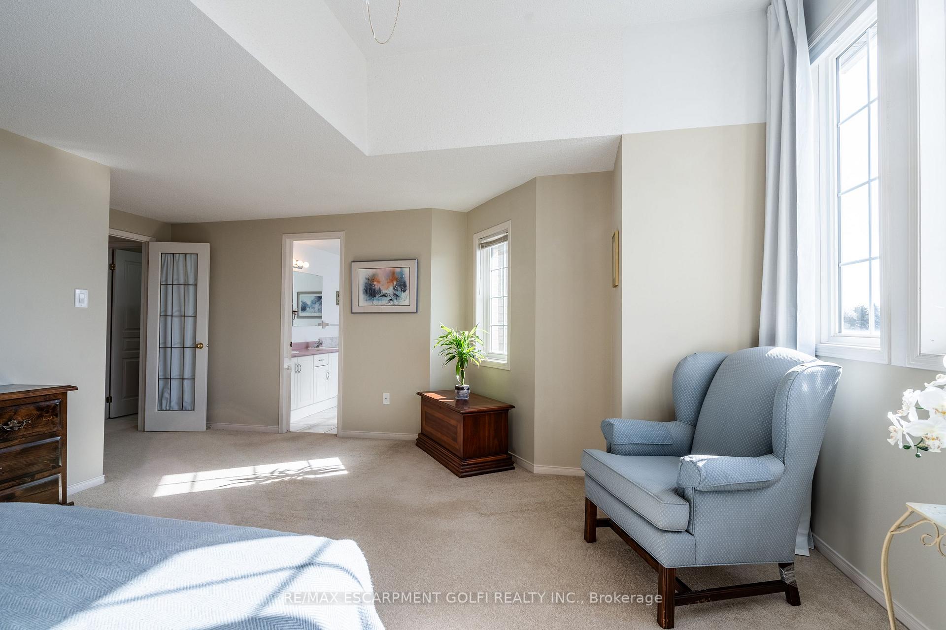 Photo 28 of 22 Bridgeport Crescent, Hamilton, Meadowlands — HOMEH
