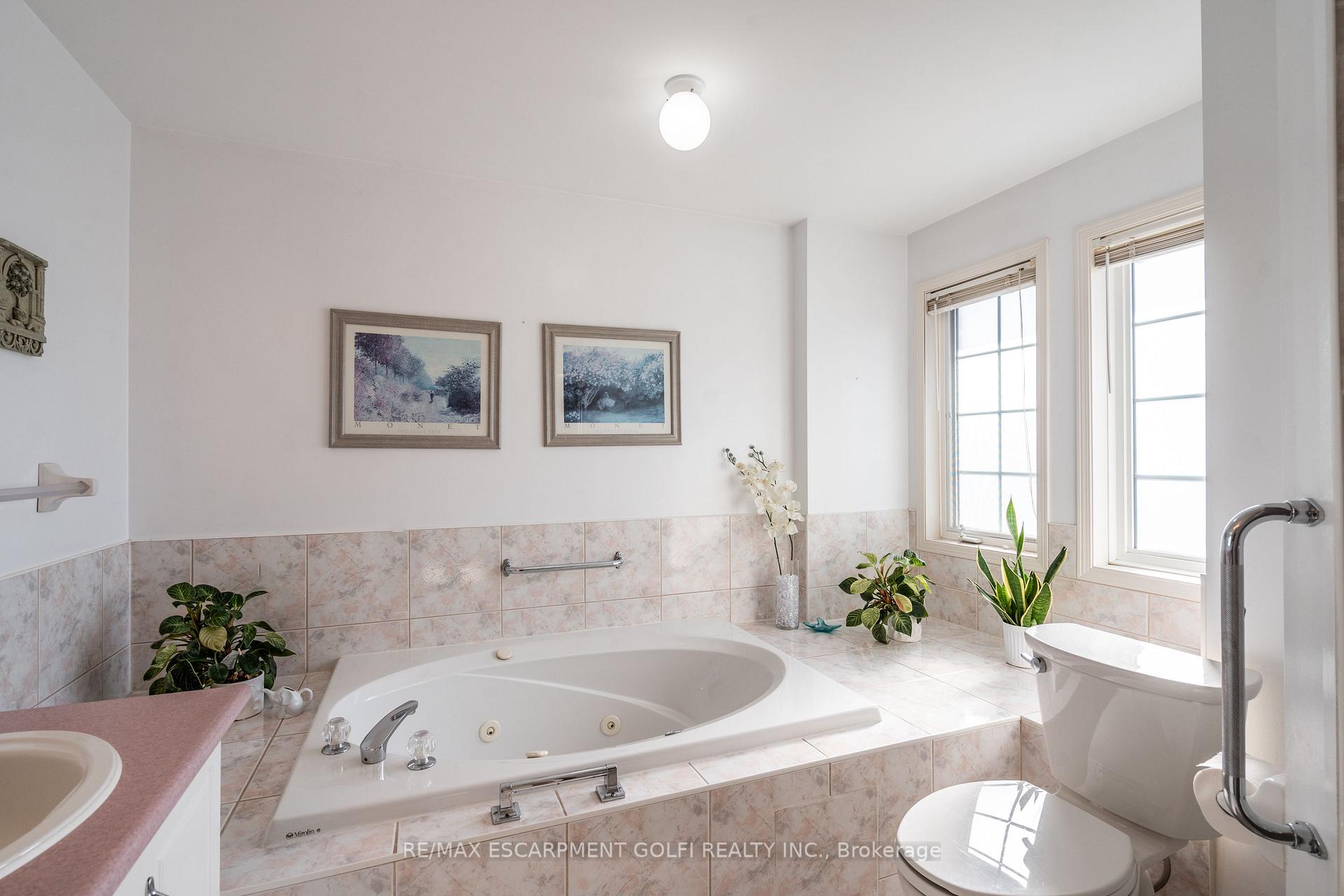 Photo 31 of 22 Bridgeport Crescent, Hamilton, Meadowlands — HOMEH
