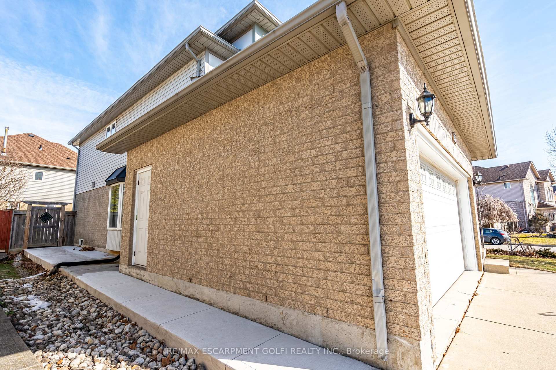 Photo 35 of 22 Bridgeport Crescent, Hamilton, Meadowlands — HOMEH