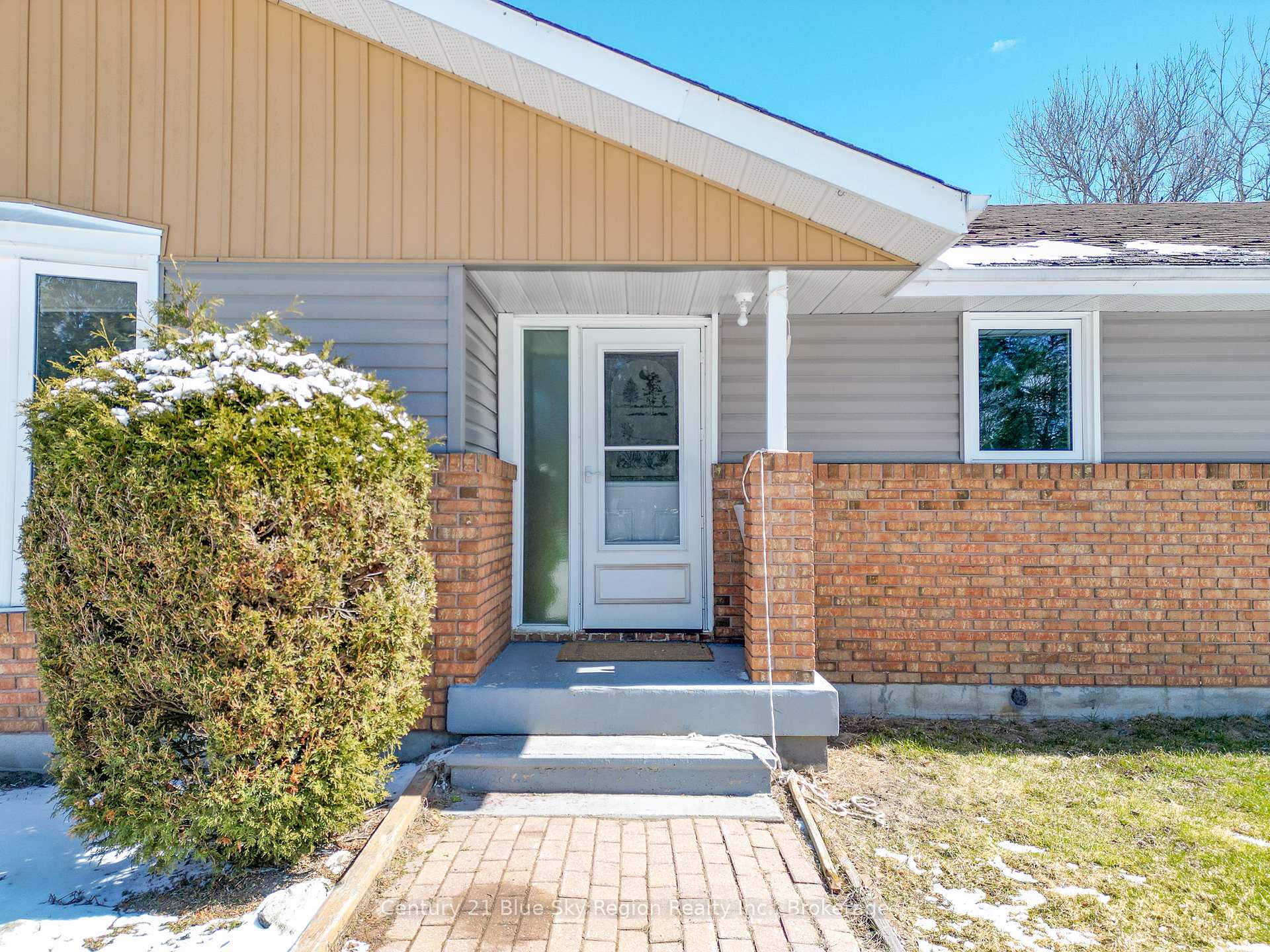 Photo 4 of 98 Meadow Drive, East Ferris, Corbeil — HOMEH