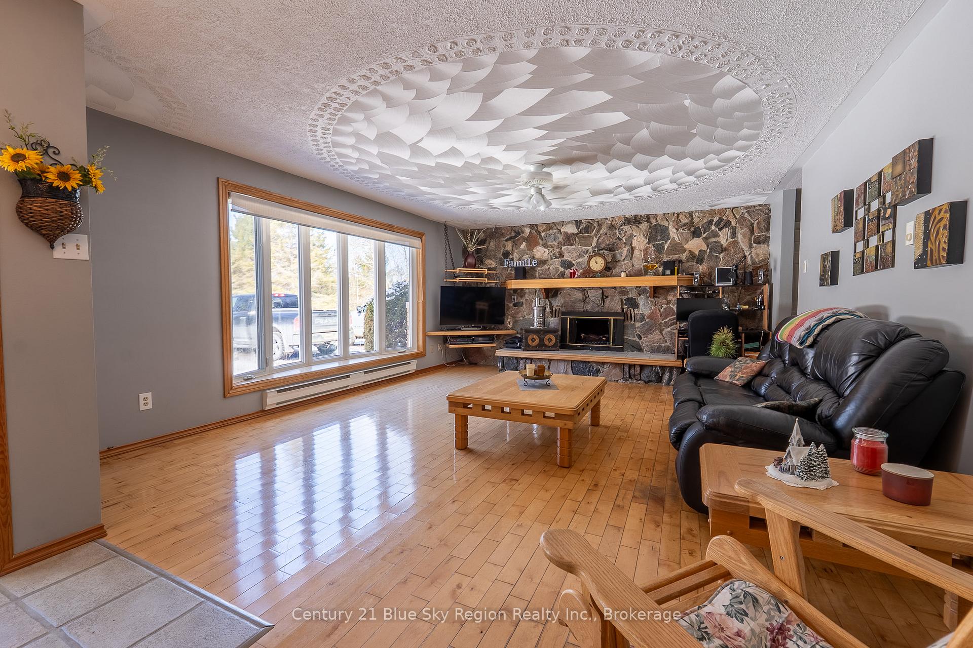 Photo 12 of 98 Meadow Drive, East Ferris, Corbeil — HOMEH