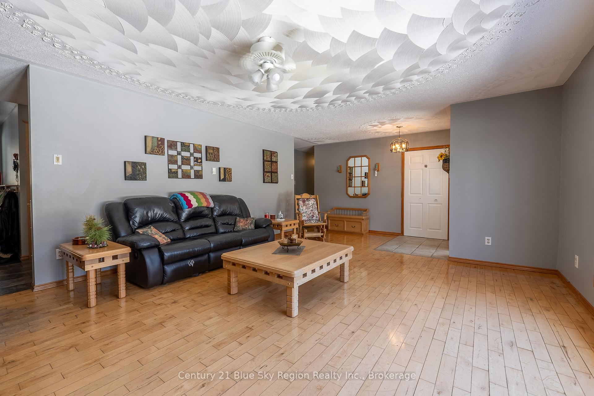 Photo 8 of 98 Meadow Drive, East Ferris, Corbeil — HOMEH