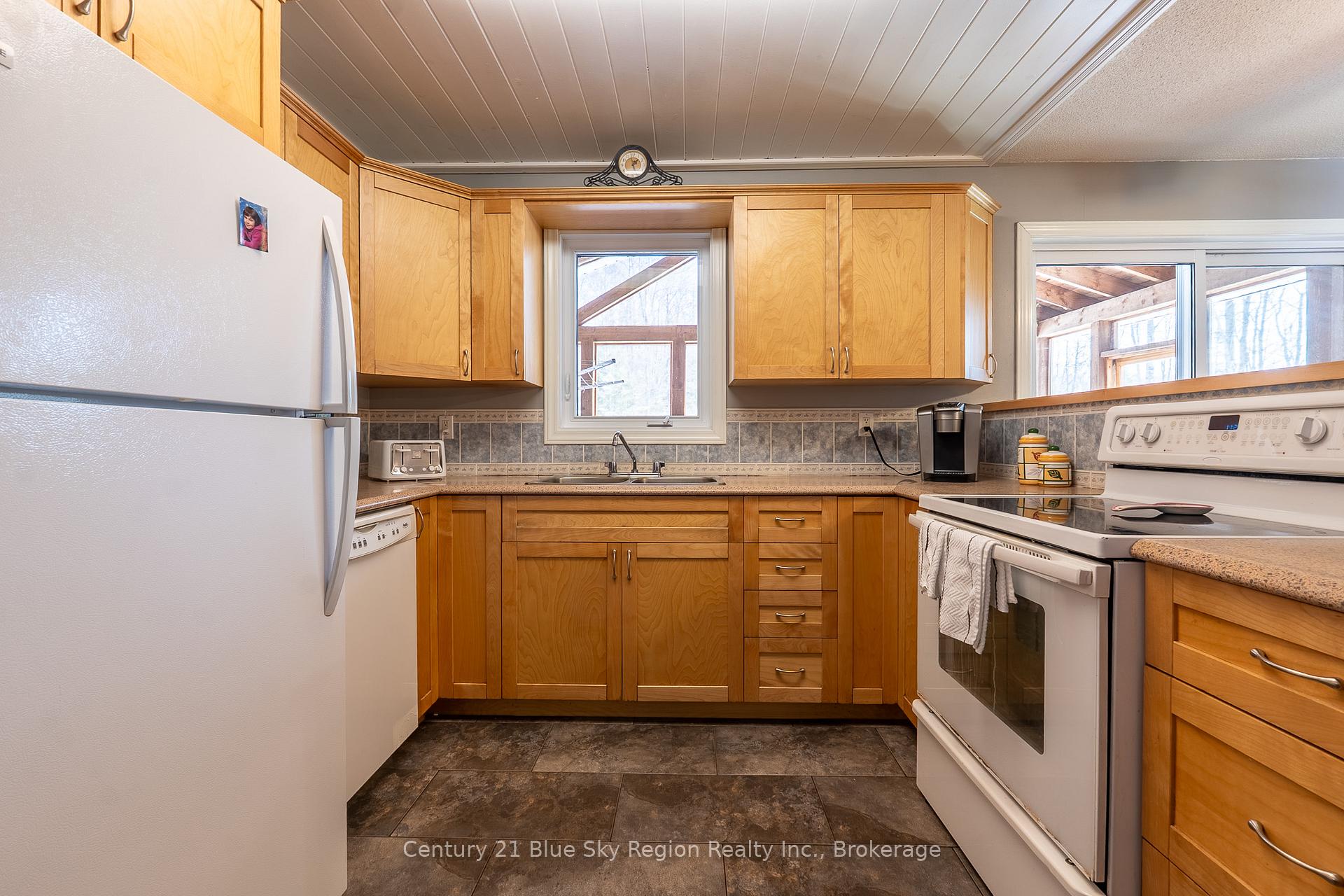 Photo 11 of 98 Meadow Drive, East Ferris, Corbeil — HOMEH