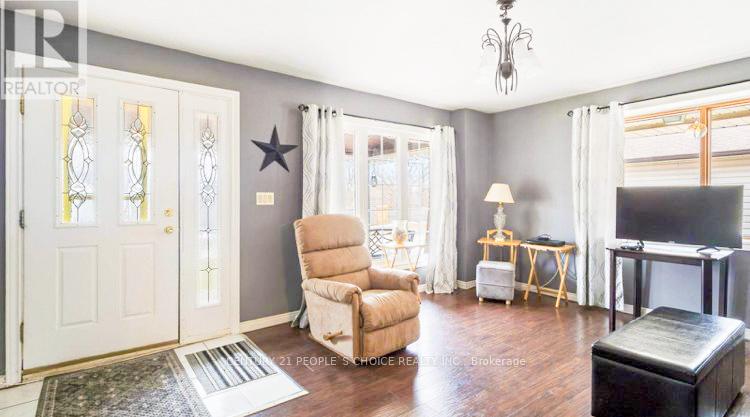 Photo 6 of 1170 Centre Avenue NE, LaSalle — HOMEH