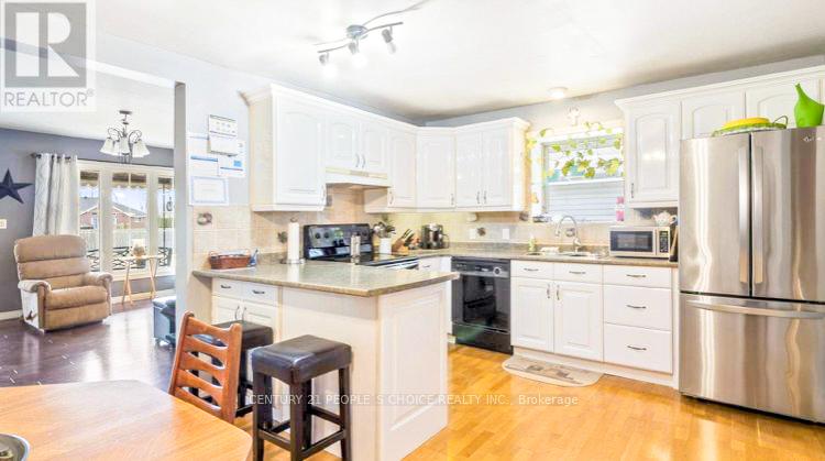 Photo 8 of 1170 Centre Avenue NE, LaSalle — HOMEH
