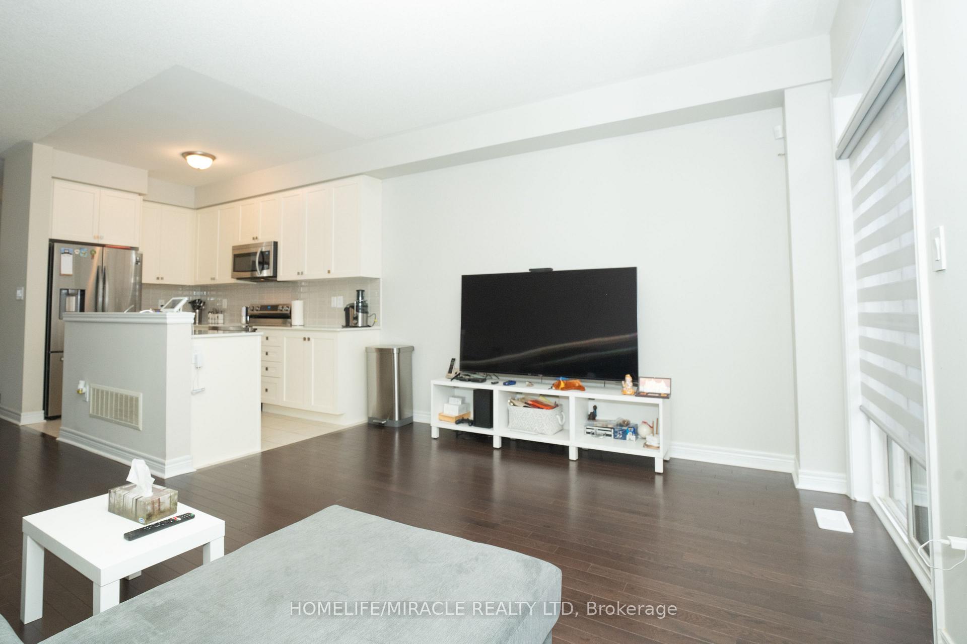 Photo 7 of 83 Finegan Circle, Brampton, Northwest Brampton — HOMEH