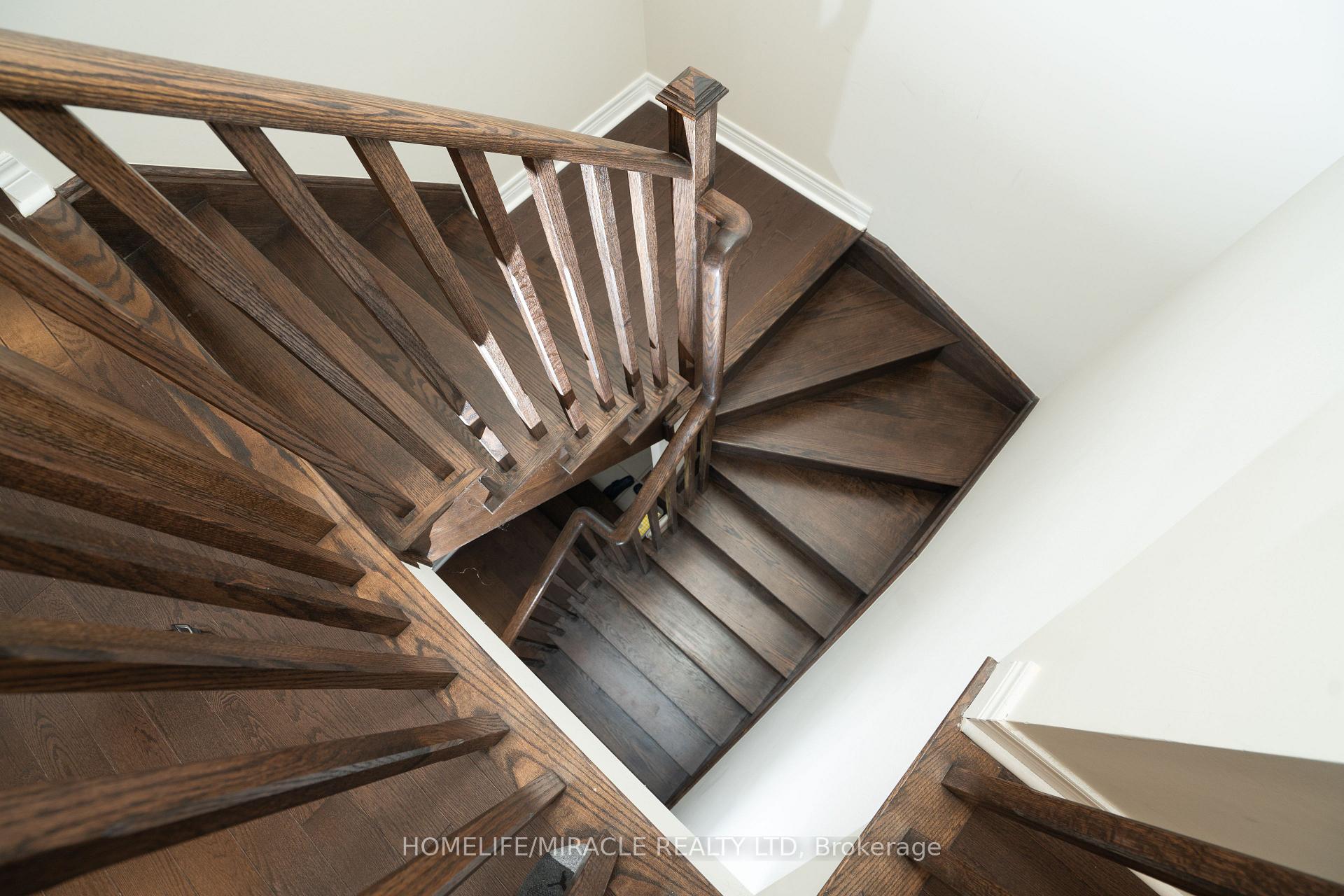 Photo 9 of 83 Finegan Circle, Brampton, Northwest Brampton — HOMEH