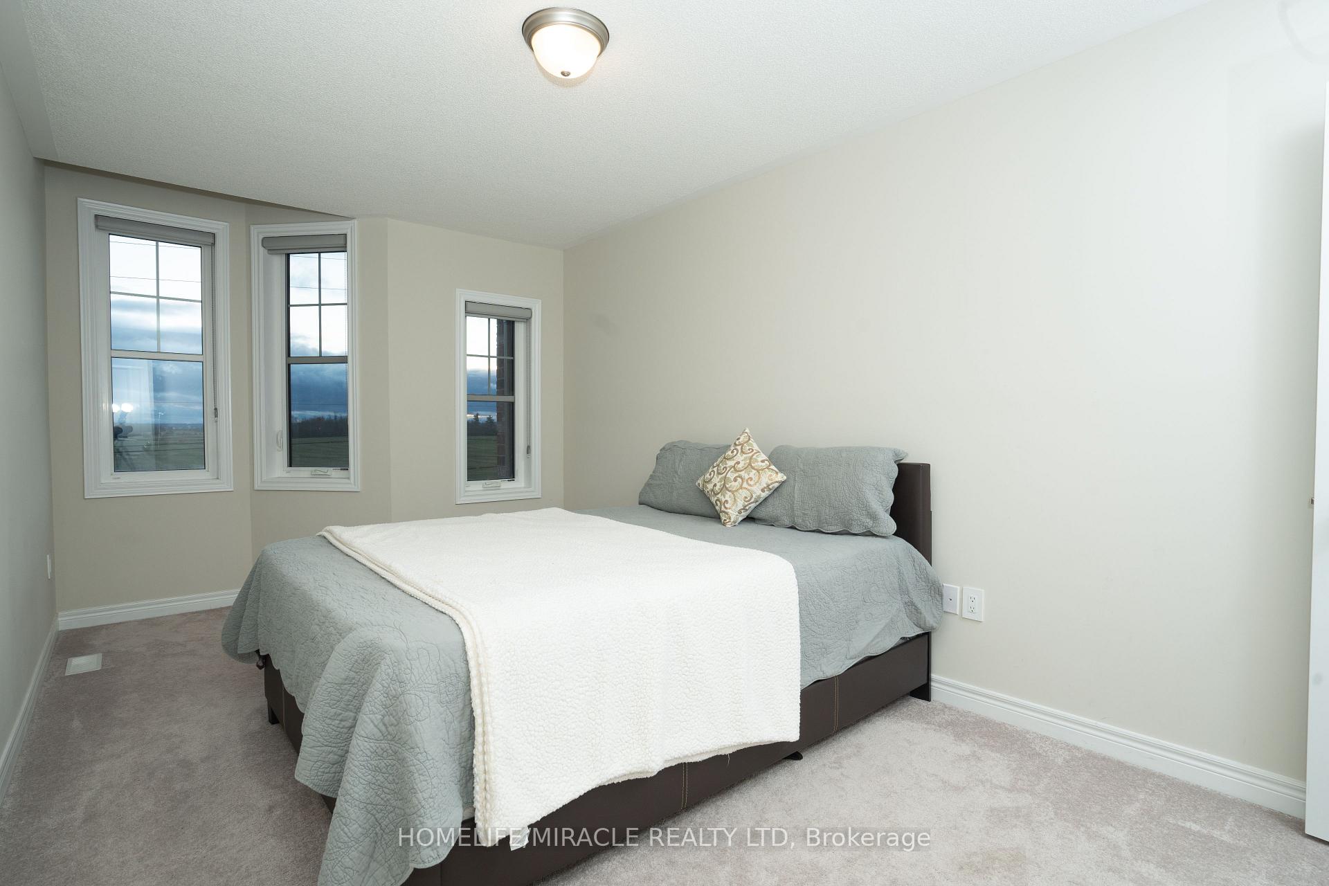 Photo 12 of 83 Finegan Circle, Brampton, Northwest Brampton — HOMEH