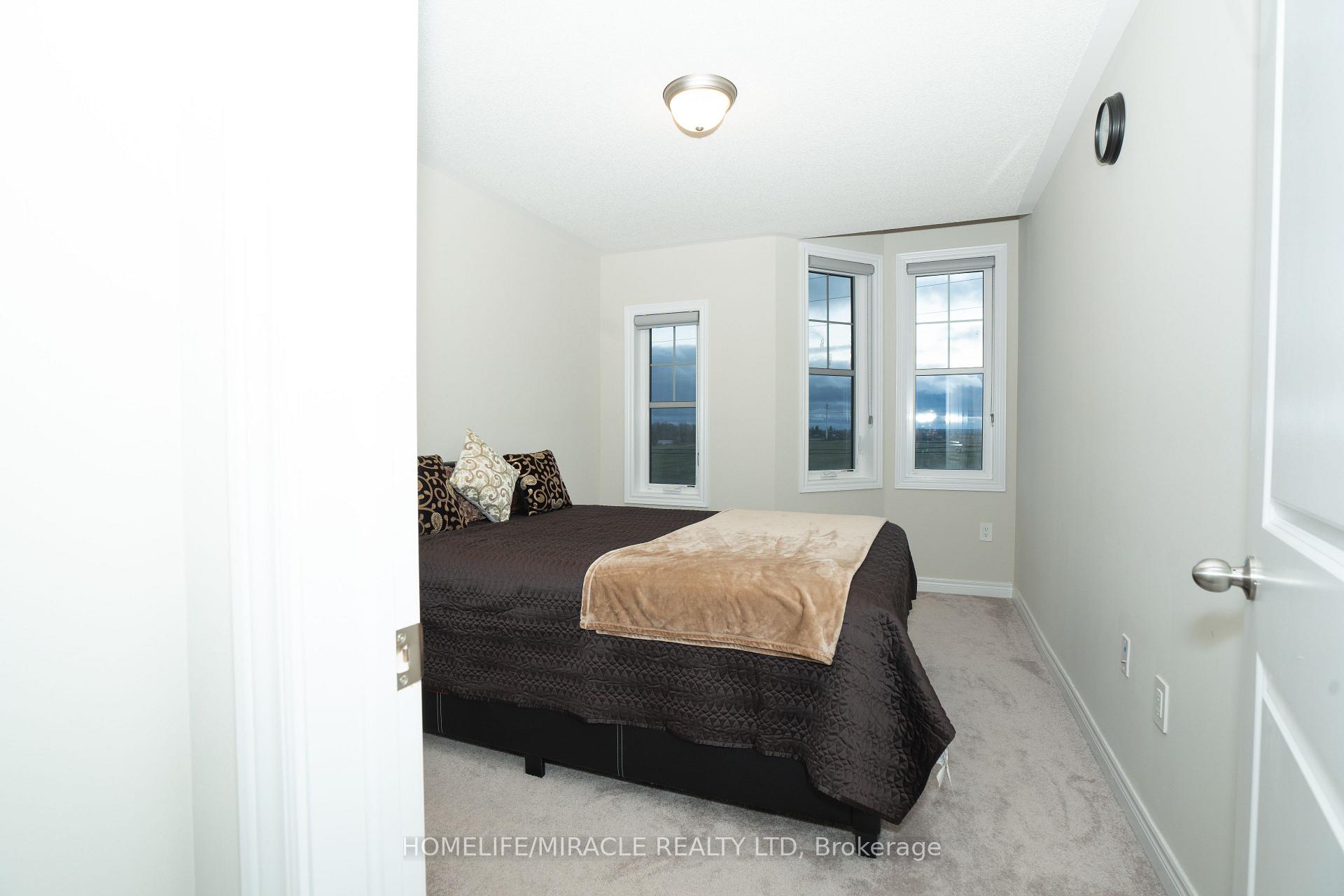 Photo 13 of 83 Finegan Circle, Brampton, Northwest Brampton — HOMEH