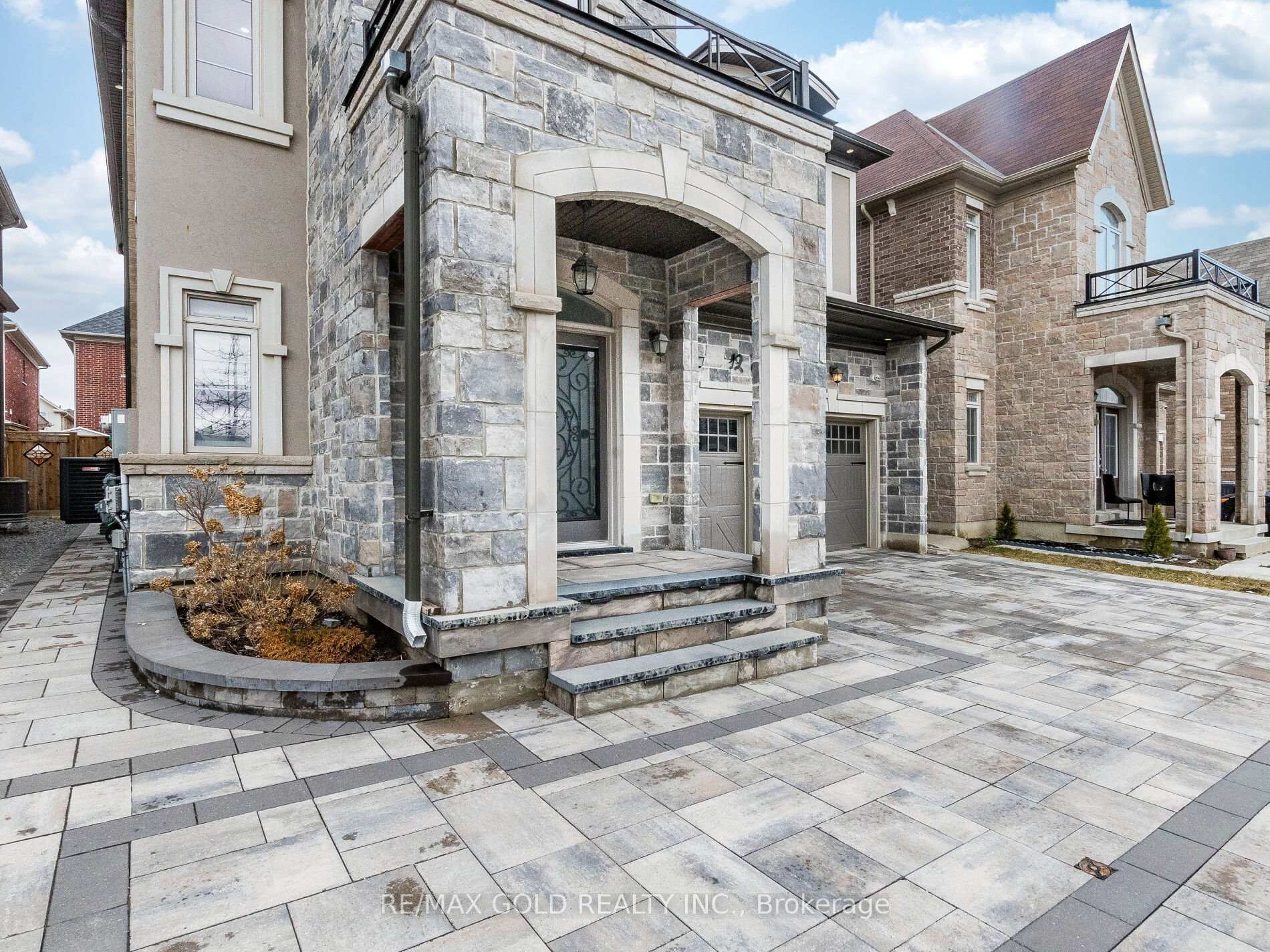 Photo 6 of 12 Jaypeak Road, Brampton, Toronto Gore Rural Estate — HOMEH